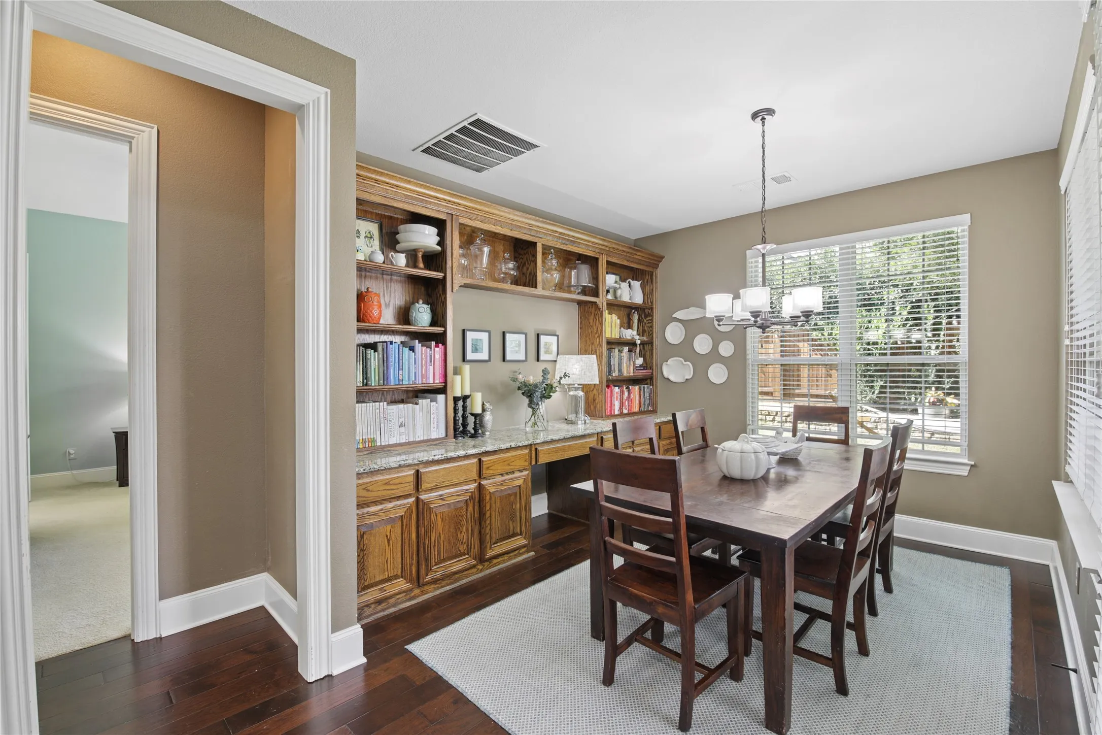 Single Family Residence For Sale in Denton County , 8501 Bayberry Avenue, Lantana, Texas 76226, 4 Bedroom, 5 Bathroom, 2 Garage spaces, 3,759 Sqft, built in 2008, mls#21400322, Real Estate Agent in Lantana, Homes For Sale in Denton county, Homes For Sale in Lantana, Realtor in Lantana Texas, Real Estate Brokerage Independent Realty Texas, Luminita Cordes Realtor