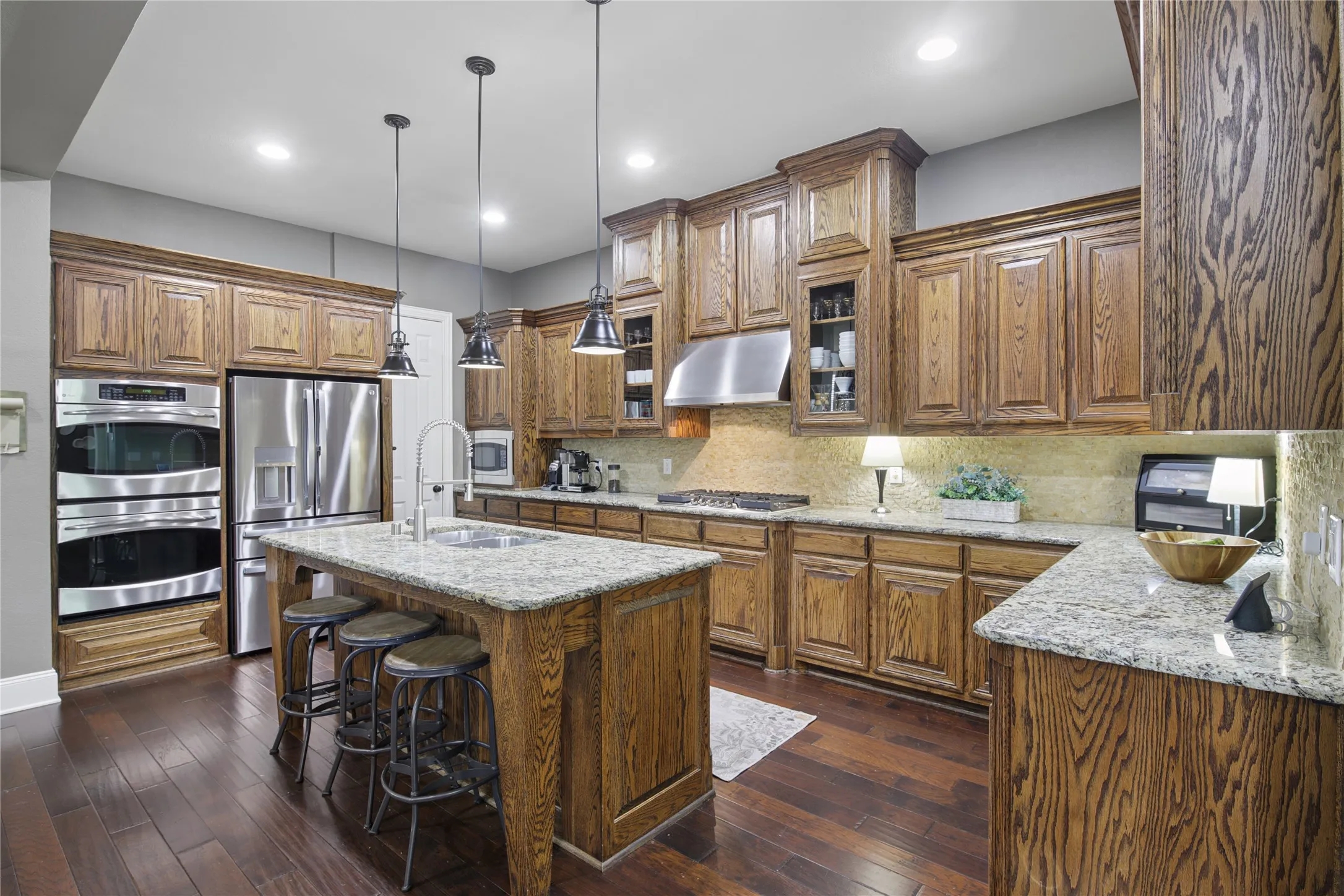 Single Family Residence For Sale in Denton County , 8501 Bayberry Avenue, Lantana, Texas 76226, 4 Bedroom, 5 Bathroom, 2 Garage spaces, 3,759 Sqft, built in 2008, mls#21400322, Real Estate Agent in Lantana, Homes For Sale in Denton county, Homes For Sale in Lantana, Realtor in Lantana Texas, Real Estate Brokerage Independent Realty Texas, Luminita Cordes Realtor