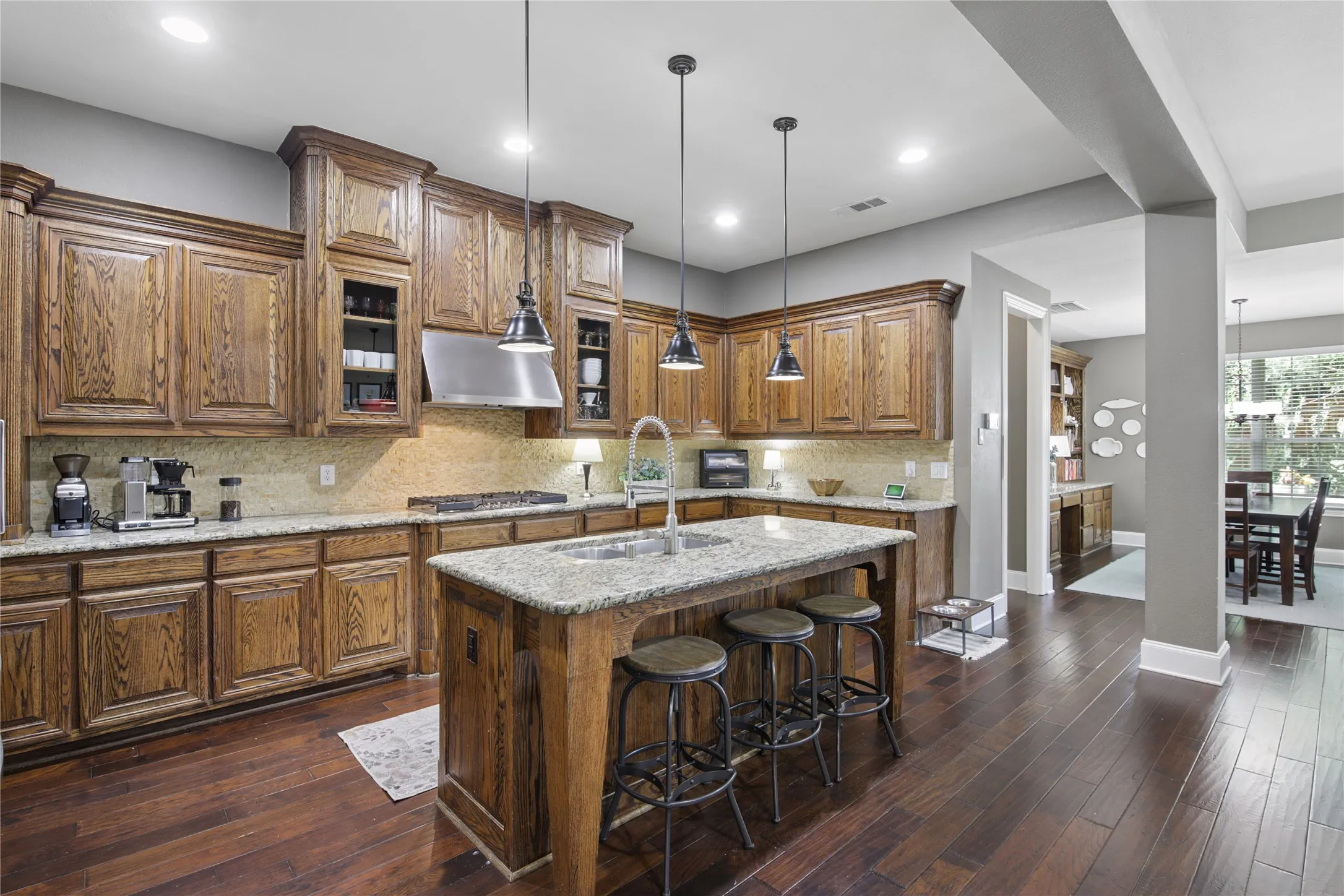 Single Family Residence For Sale in Denton County , 8501 Bayberry Avenue, Lantana, Texas 76226, 4 Bedroom, 5 Bathroom, 2 Garage spaces, 3,759 Sqft, built in 2008, mls#21400322, Real Estate Agent in Lantana, Homes For Sale in Denton county, Homes For Sale in Lantana, Realtor in Lantana Texas, Real Estate Brokerage Independent Realty Texas, Luminita Cordes Realtor