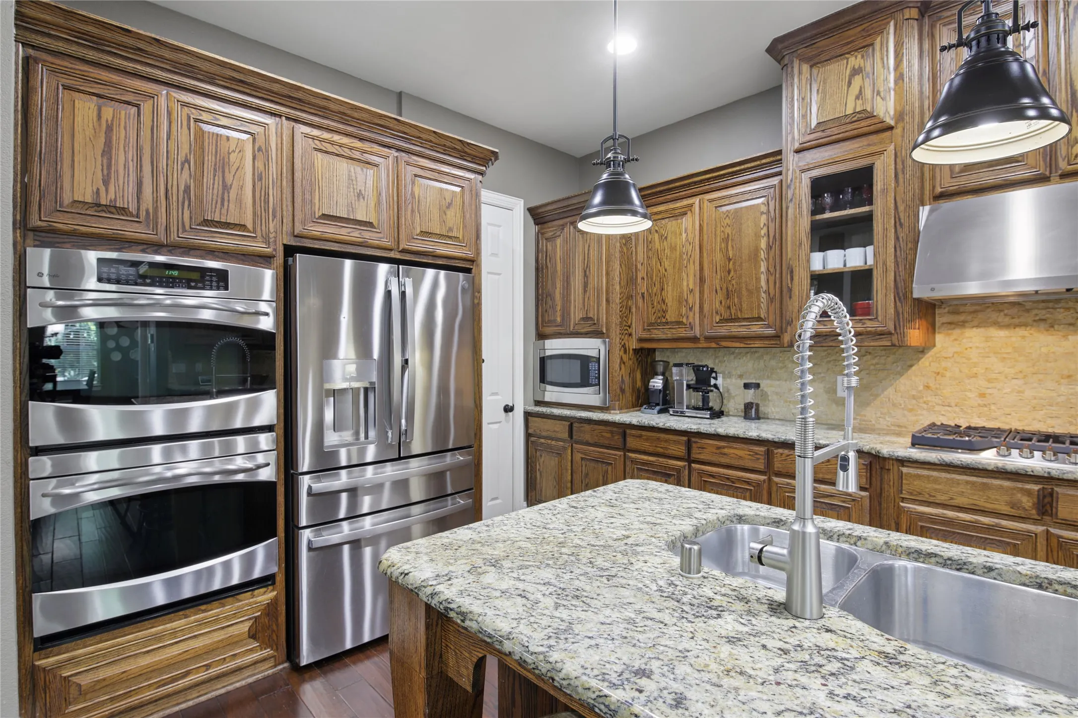 Single Family Residence For Sale in Denton County , 8501 Bayberry Avenue, Lantana, Texas 76226, 4 Bedroom, 5 Bathroom, 2 Garage spaces, 3,759 Sqft, built in 2008, mls#21400322, Real Estate Agent in Lantana, Homes For Sale in Denton county, Homes For Sale in Lantana, Realtor in Lantana Texas, Real Estate Brokerage Independent Realty Texas, Luminita Cordes Realtor