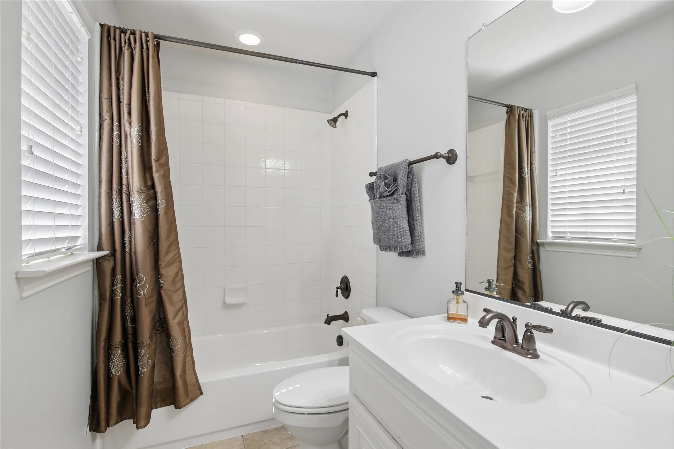 Single Family Residence For Sale in Denton County , 8501 Bayberry Avenue, Lantana, Texas 76226, 4 Bedroom, 5 Bathroom, 2 Garage spaces, 3,759 Sqft, built in 2008, mls#21400322, Real Estate Agent in Lantana, Homes For Sale in Denton county, Homes For Sale in Lantana, Realtor in Lantana Texas, Real Estate Brokerage Independent Realty Texas, Luminita Cordes Realtor