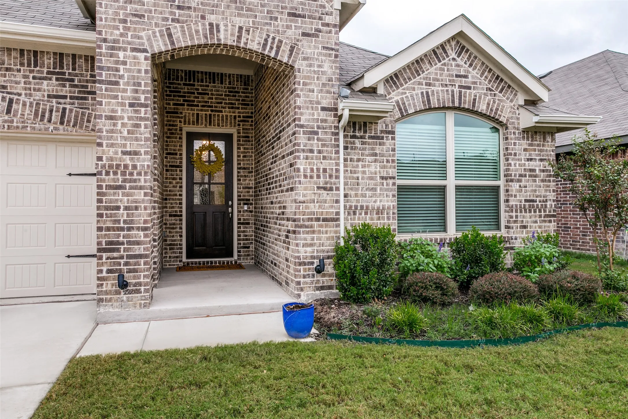 Single Family Residence For Sale in Tarrant County , 5924 Pine River Lane, Fort Worth, Texas 76179, 3 Bedroom, 2 Bathroom, 2 Garage spaces, 2,101 Sqft, built in 2023, mls#21400600, Real Estate Agent in Fort Worth, Homes For Sale in Tarrant county, Homes For Sale in Fort Worth, Realtor in Fort Worth Texas, Real Estate Brokerage Independent Realty Texas, Luminita Cordes Realtor