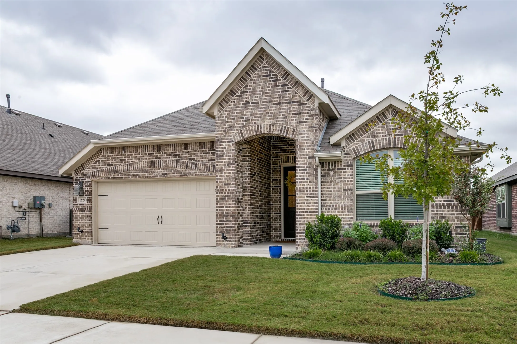 Single Family Residence For Sale in Tarrant County , 5924 Pine River Lane, Fort Worth, Texas 76179, 3 Bedroom, 2 Bathroom, 2 Garage spaces, 2,101 Sqft, built in 2023, mls#21400600, Real Estate Agent in Fort Worth, Homes For Sale in Tarrant county, Homes For Sale in Fort Worth, Realtor in Fort Worth Texas, Real Estate Brokerage Independent Realty Texas, Luminita Cordes Realtor