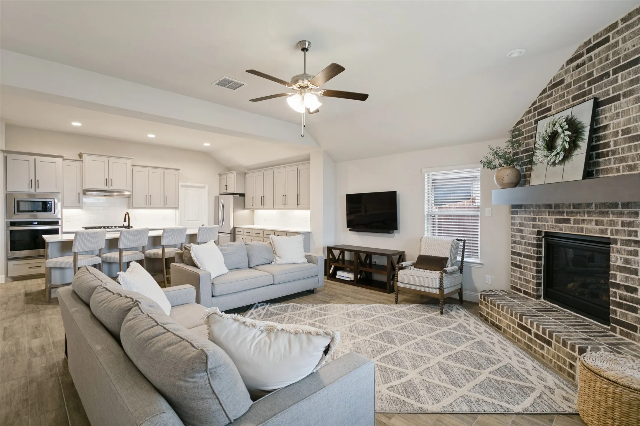 Single Family Residence For Sale in Tarrant County , 5924 Pine River Lane, Fort Worth, Texas 76179, 3 Bedroom, 2 Bathroom, 2 Garage spaces, 2,101 Sqft, built in 2023, mls#21400600, Real Estate Agent in Fort Worth, Homes For Sale in Tarrant county, Homes For Sale in Fort Worth, Realtor in Fort Worth Texas, Real Estate Brokerage Independent Realty Texas, Luminita Cordes Realtor