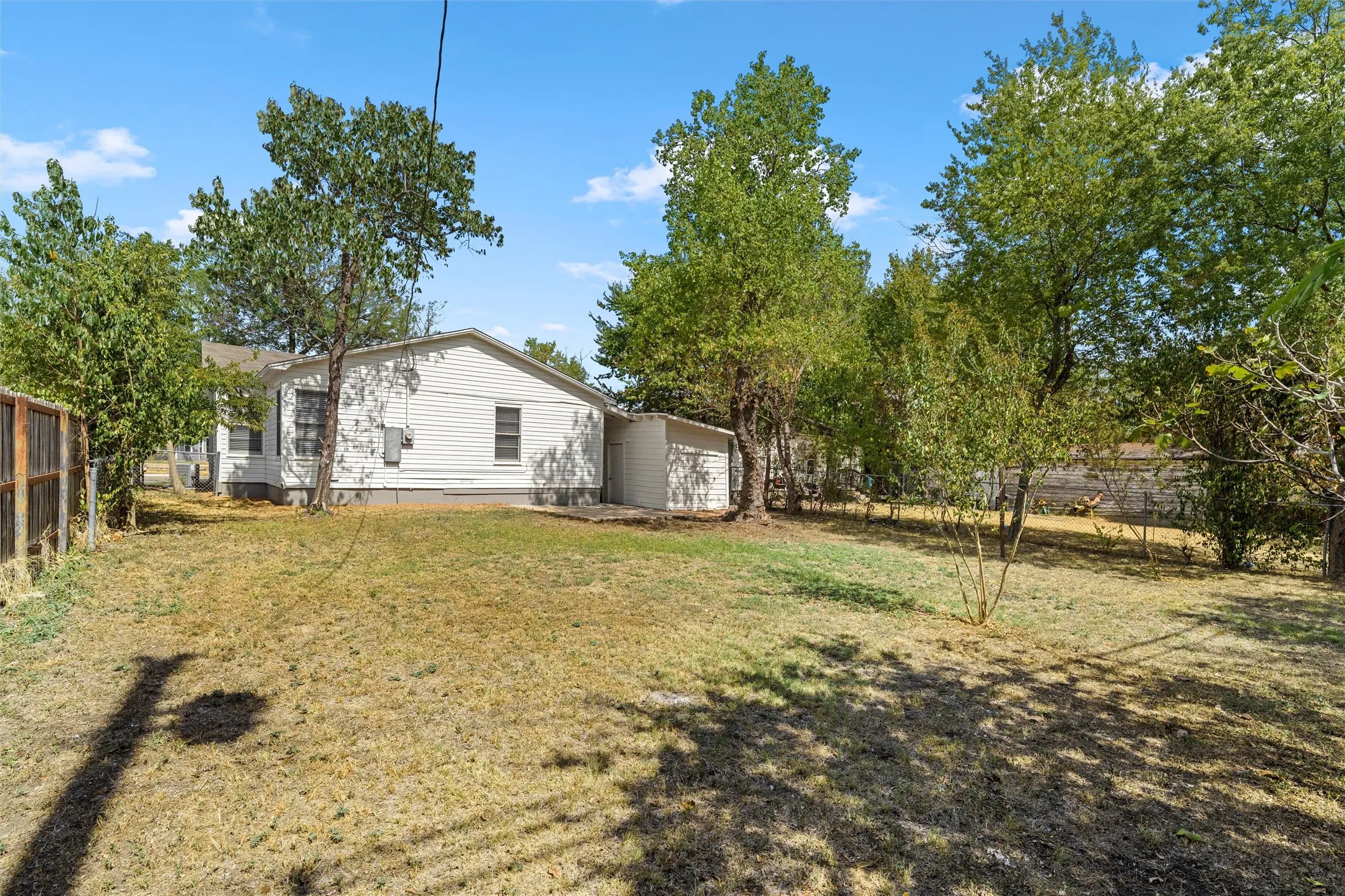 Single Family Residence For Sale in Mc Lennan County , 3436 Daughtrey Avenue, Waco, Texas 76711, 3 Bedroom, 1 Bathroom, Garage spaces, 1,114 Sqft, built in 1955, mls#21400695, Real Estate Agent in Waco, Homes For Sale in Mc Lennan county, Homes For Sale in Waco, Realtor in Waco Texas, Real Estate Brokerage Independent Realty Texas, Luminita Cordes Realtor