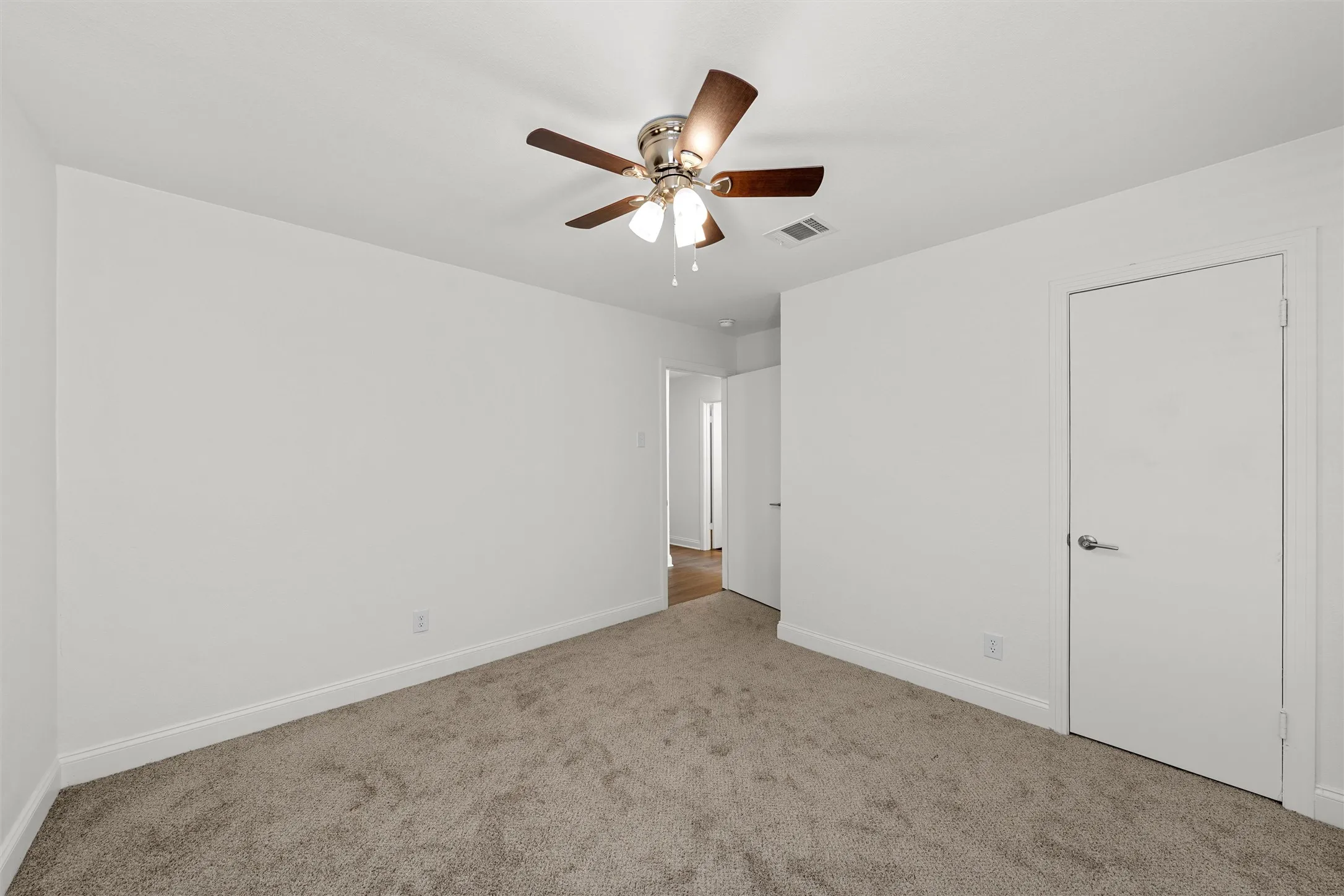 Single Family Residence For Sale in Mc Lennan County , 3436 Daughtrey Avenue, Waco, Texas 76711, 3 Bedroom, 1 Bathroom, Garage spaces, 1,114 Sqft, built in 1955, mls#21400695, Real Estate Agent in Waco, Homes For Sale in Mc Lennan county, Homes For Sale in Waco, Realtor in Waco Texas, Real Estate Brokerage Independent Realty Texas, Luminita Cordes Realtor