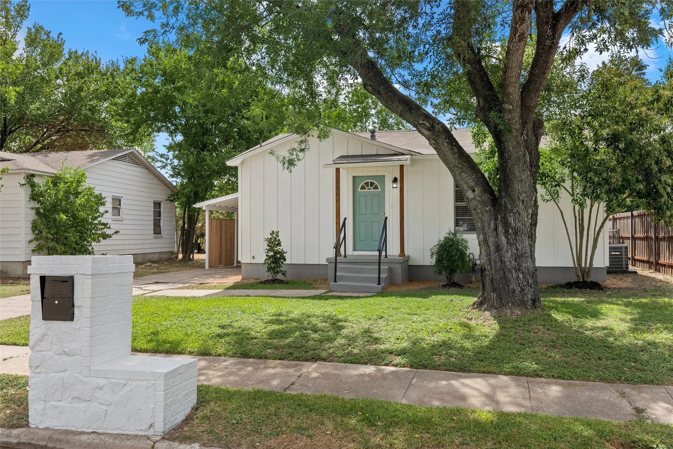 Single Family Residence For Sale in Mc Lennan County , 3436 Daughtrey Avenue, Waco, Texas 76711, 3 Bedroom, 1 Bathroom, Garage spaces, 1,114 Sqft, built in 1955, mls#21400695, Real Estate Agent in Waco, Homes For Sale in Mc Lennan county, Homes For Sale in Waco, Realtor in Waco Texas, Real Estate Brokerage Independent Realty Texas, Luminita Cordes Realtor