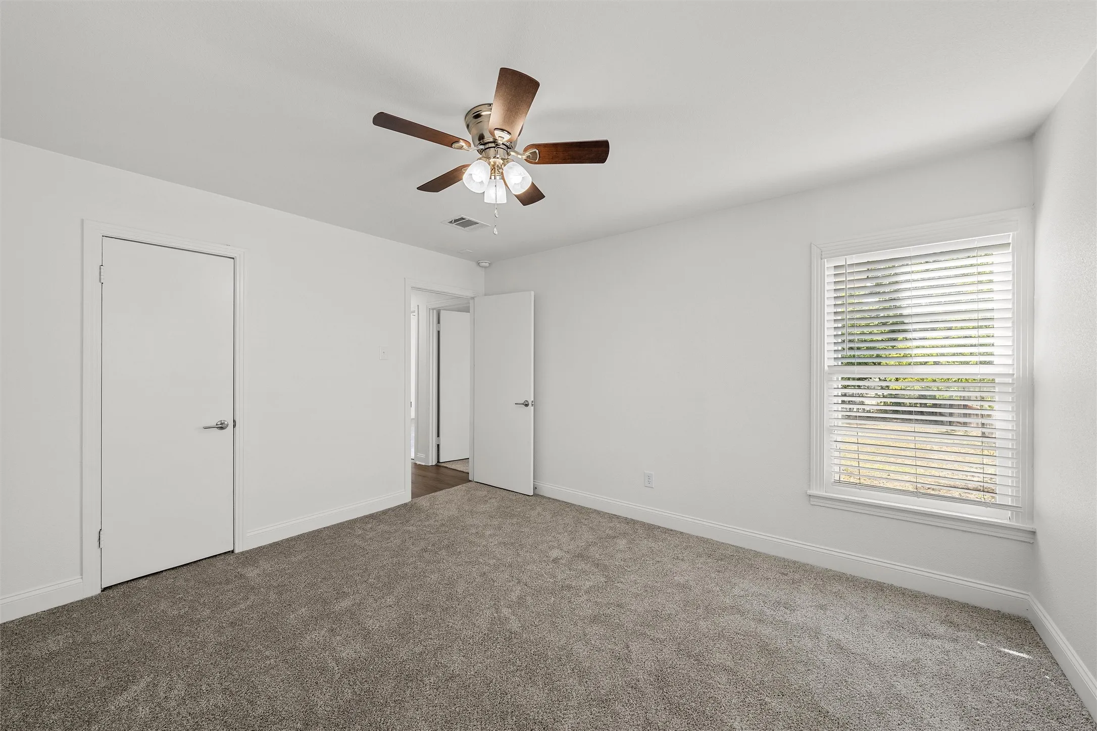 Single Family Residence For Sale in Mc Lennan County , 3436 Daughtrey Avenue, Waco, Texas 76711, 3 Bedroom, 1 Bathroom, Garage spaces, 1,114 Sqft, built in 1955, mls#21400695, Real Estate Agent in Waco, Homes For Sale in Mc Lennan county, Homes For Sale in Waco, Realtor in Waco Texas, Real Estate Brokerage Independent Realty Texas, Luminita Cordes Realtor