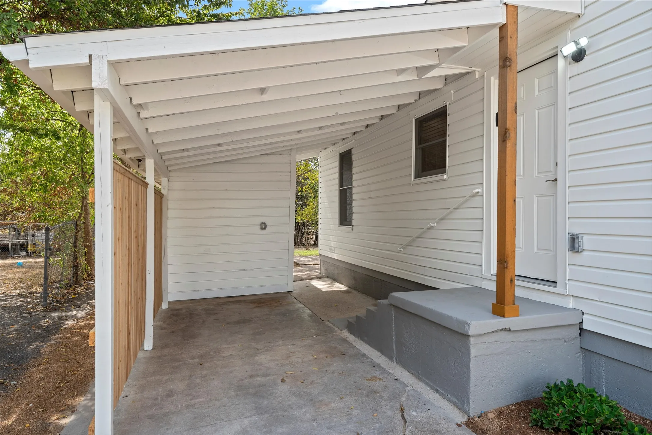 Single Family Residence For Sale in Mc Lennan County , 3436 Daughtrey Avenue, Waco, Texas 76711, 3 Bedroom, 1 Bathroom, Garage spaces, 1,114 Sqft, built in 1955, mls#21400695, Real Estate Agent in Waco, Homes For Sale in Mc Lennan county, Homes For Sale in Waco, Realtor in Waco Texas, Real Estate Brokerage Independent Realty Texas, Luminita Cordes Realtor