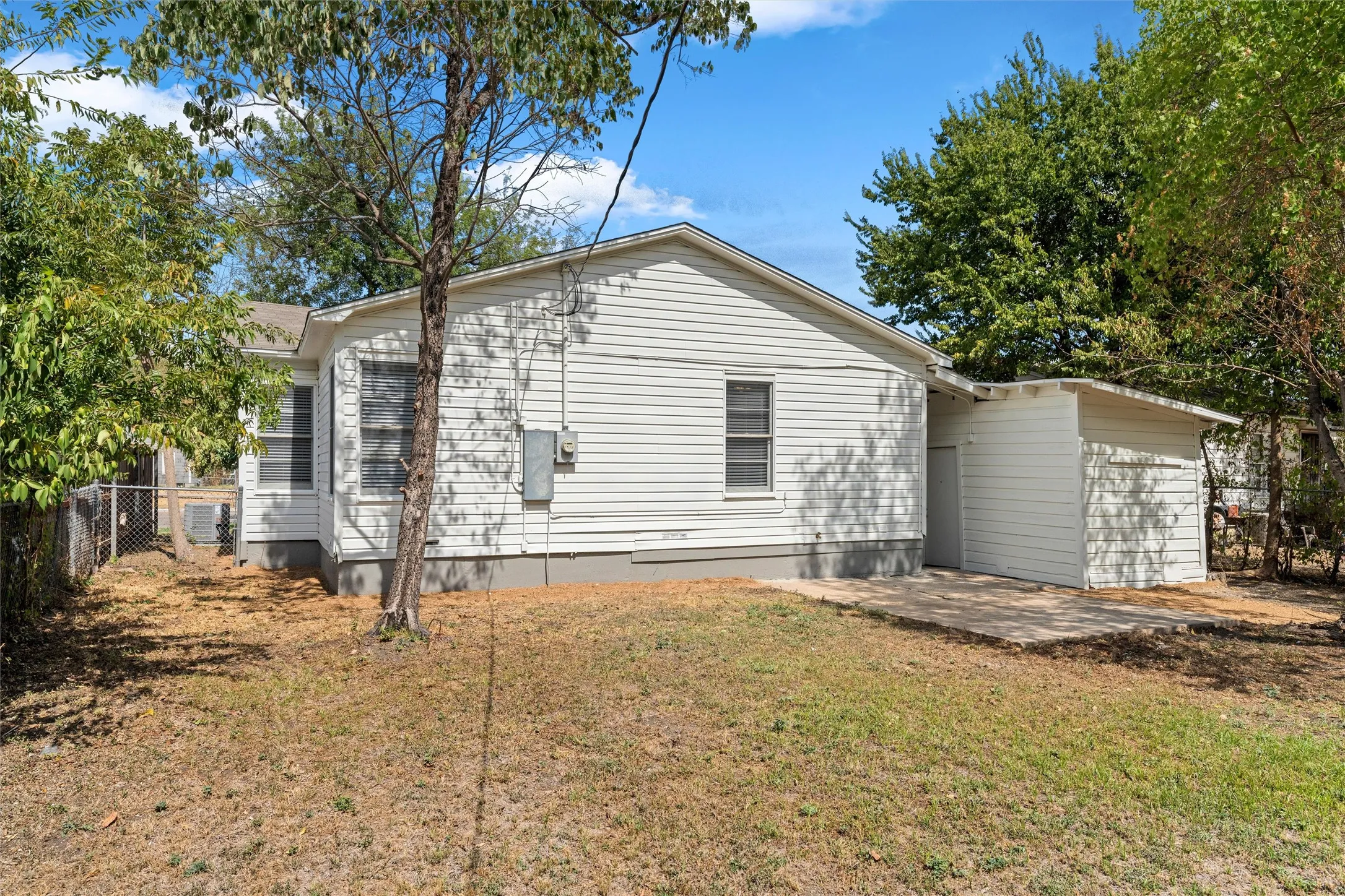 Single Family Residence For Sale in Mc Lennan County , 3436 Daughtrey Avenue, Waco, Texas 76711, 3 Bedroom, 1 Bathroom, Garage spaces, 1,114 Sqft, built in 1955, mls#21400695, Real Estate Agent in Waco, Homes For Sale in Mc Lennan county, Homes For Sale in Waco, Realtor in Waco Texas, Real Estate Brokerage Independent Realty Texas, Luminita Cordes Realtor