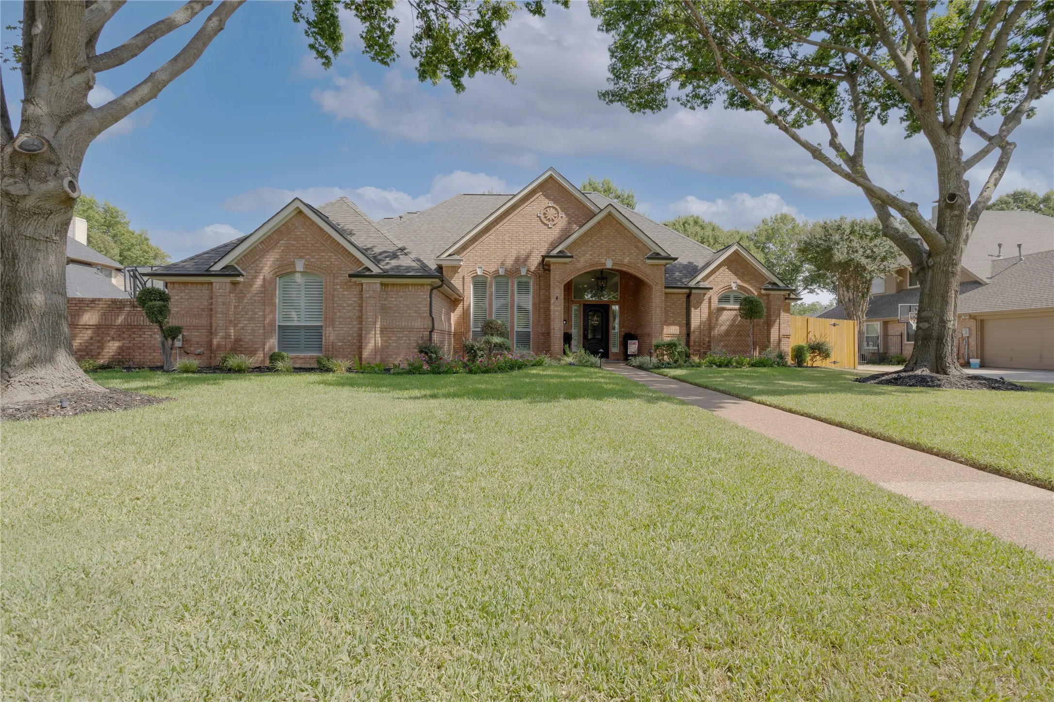 Single Family Residence For Sale in Tarrant County , 5601 Sycamore Drive, Colleyville, Texas 76034, 4 Bedroom, 3 Bathroom, 3 Garage spaces, 3,505 Sqft, built in 1991, mls#21399667, Real Estate Agent in Colleyville, Homes For Sale in Tarrant county, Homes For Sale in Colleyville, Realtor in Colleyville Texas, Real Estate Brokerage Independent Realty Texas, Luminita Cordes Realtor