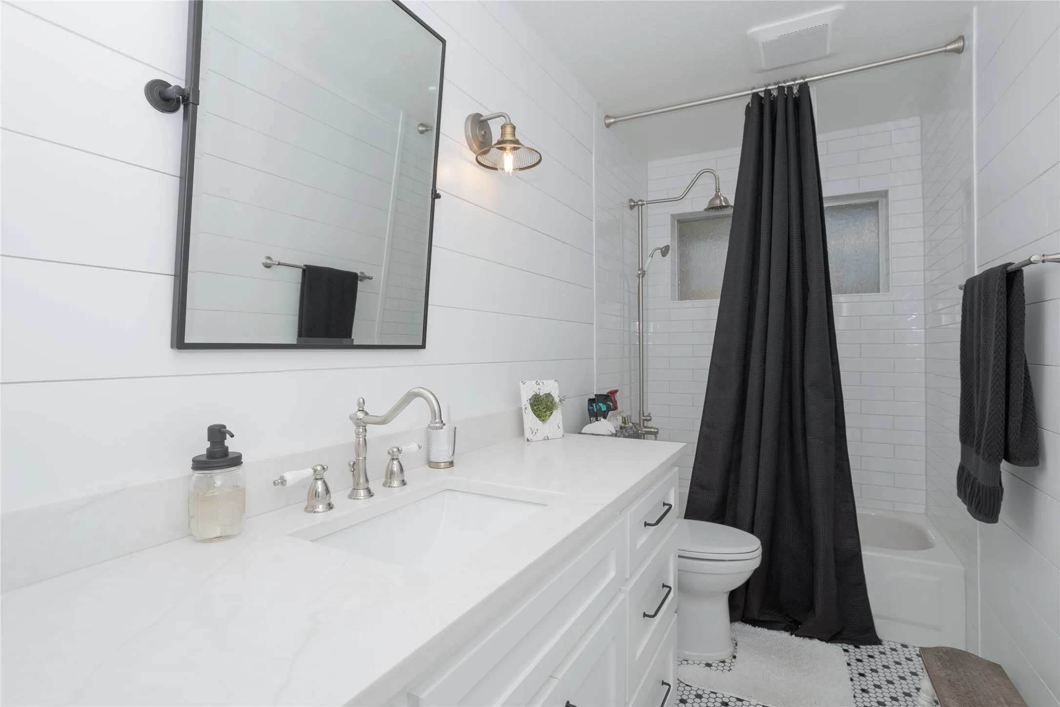 Single Family Residence For Sale in Tarrant County , 5601 Sycamore Drive, Colleyville, Texas 76034, 4 Bedroom, 3 Bathroom, 3 Garage spaces, 3,505 Sqft, built in 1991, mls#21399667, Real Estate Agent in Colleyville, Homes For Sale in Tarrant county, Homes For Sale in Colleyville, Realtor in Colleyville Texas, Real Estate Brokerage Independent Realty Texas, Luminita Cordes Realtor