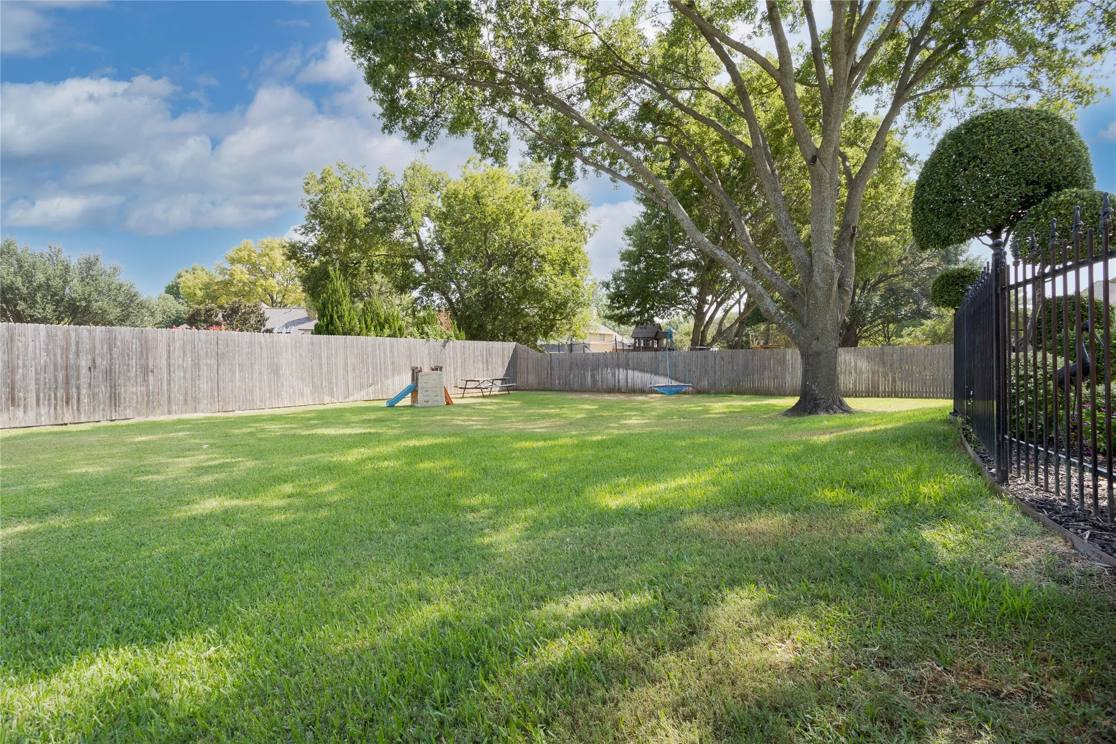 Single Family Residence For Sale in Tarrant County , 5601 Sycamore Drive, Colleyville, Texas 76034, 4 Bedroom, 3 Bathroom, 3 Garage spaces, 3,505 Sqft, built in 1991, mls#21399667, Real Estate Agent in Colleyville, Homes For Sale in Tarrant county, Homes For Sale in Colleyville, Realtor in Colleyville Texas, Real Estate Brokerage Independent Realty Texas, Luminita Cordes Realtor