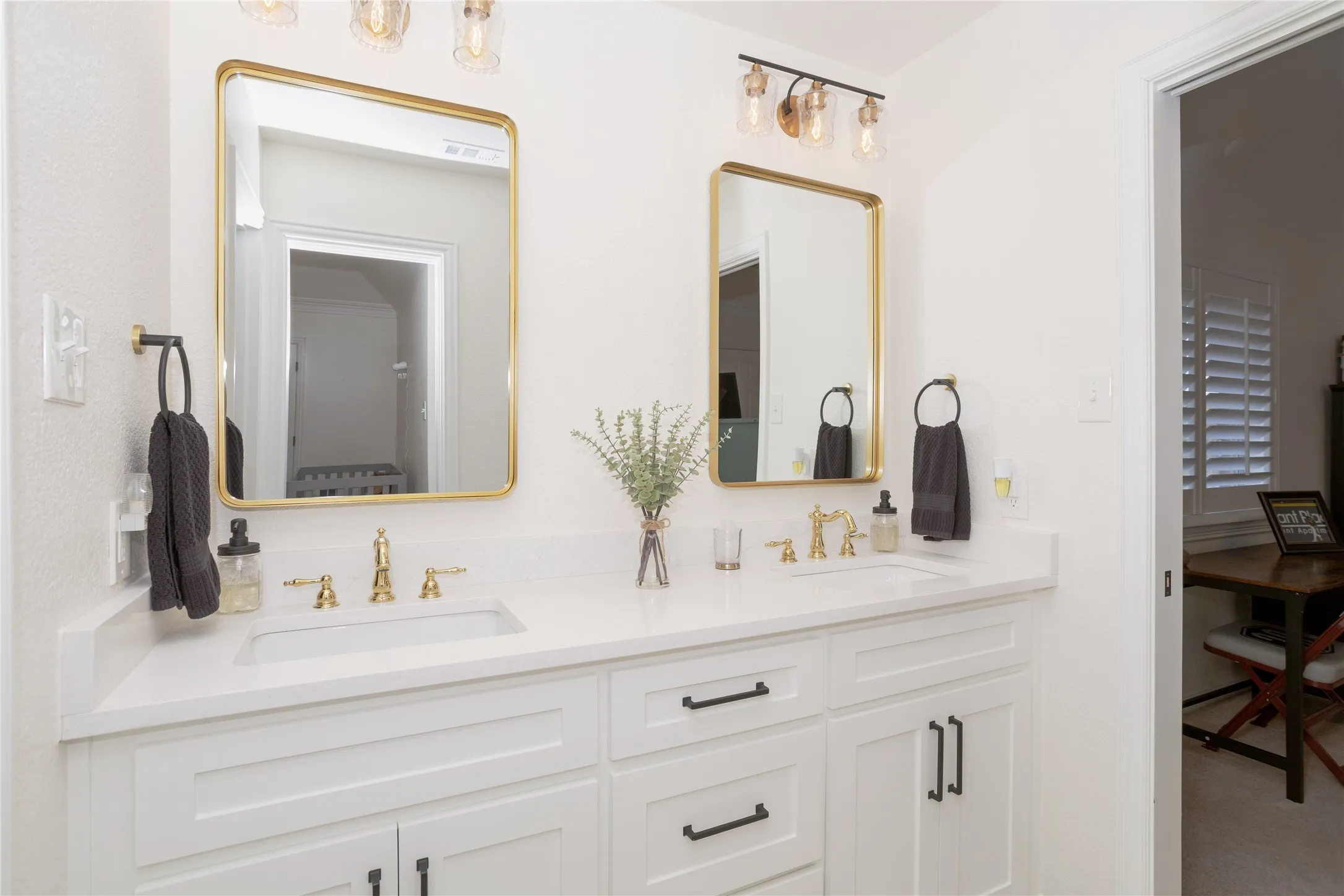 Single Family Residence For Sale in Tarrant County , 5601 Sycamore Drive, Colleyville, Texas 76034, 4 Bedroom, 3 Bathroom, 3 Garage spaces, 3,505 Sqft, built in 1991, mls#21399667, Real Estate Agent in Colleyville, Homes For Sale in Tarrant county, Homes For Sale in Colleyville, Realtor in Colleyville Texas, Real Estate Brokerage Independent Realty Texas, Luminita Cordes Realtor