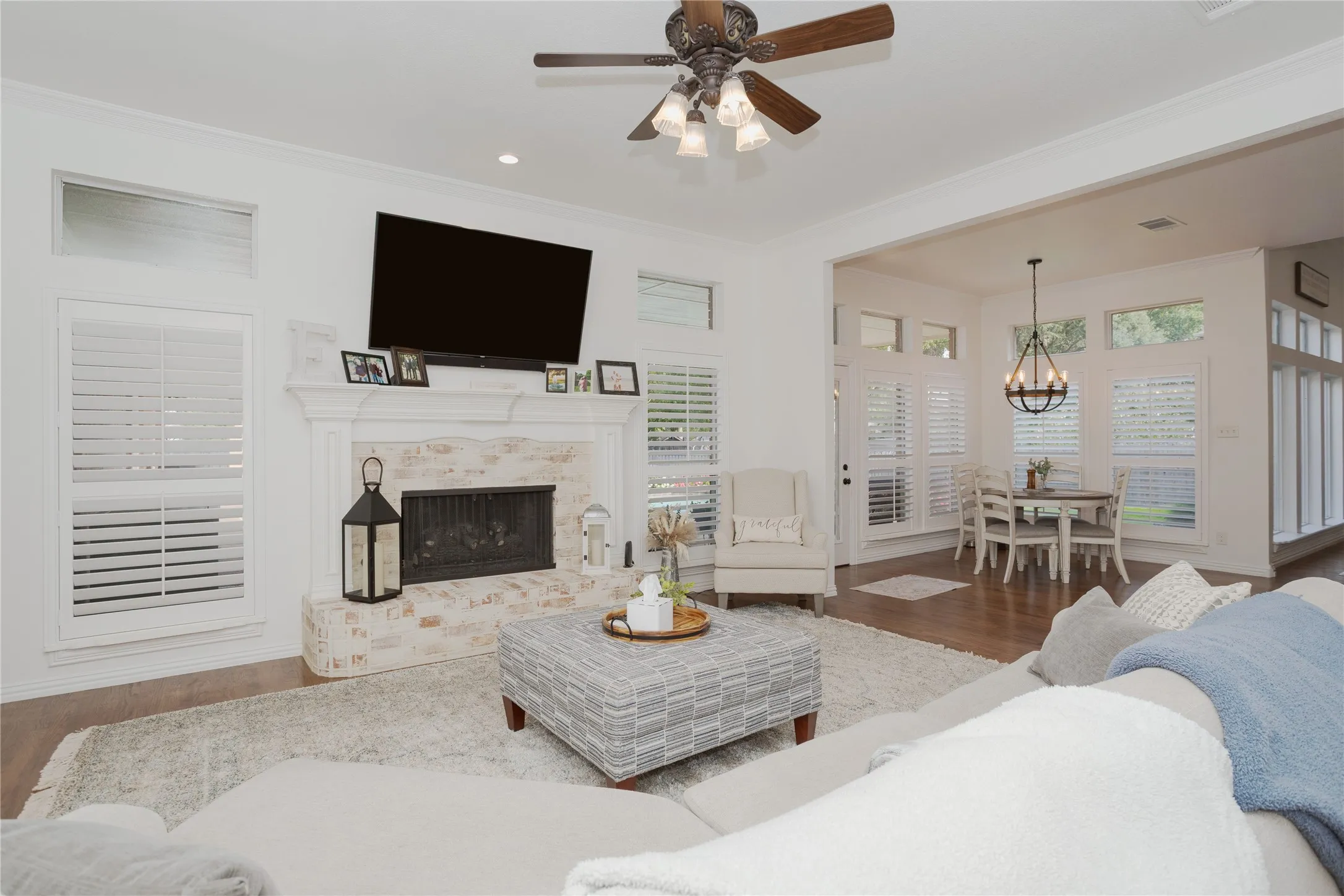 Single Family Residence For Sale in Tarrant County , 5601 Sycamore Drive, Colleyville, Texas 76034, 4 Bedroom, 3 Bathroom, 3 Garage spaces, 3,505 Sqft, built in 1991, mls#21399667, Real Estate Agent in Colleyville, Homes For Sale in Tarrant county, Homes For Sale in Colleyville, Realtor in Colleyville Texas, Real Estate Brokerage Independent Realty Texas, Luminita Cordes Realtor