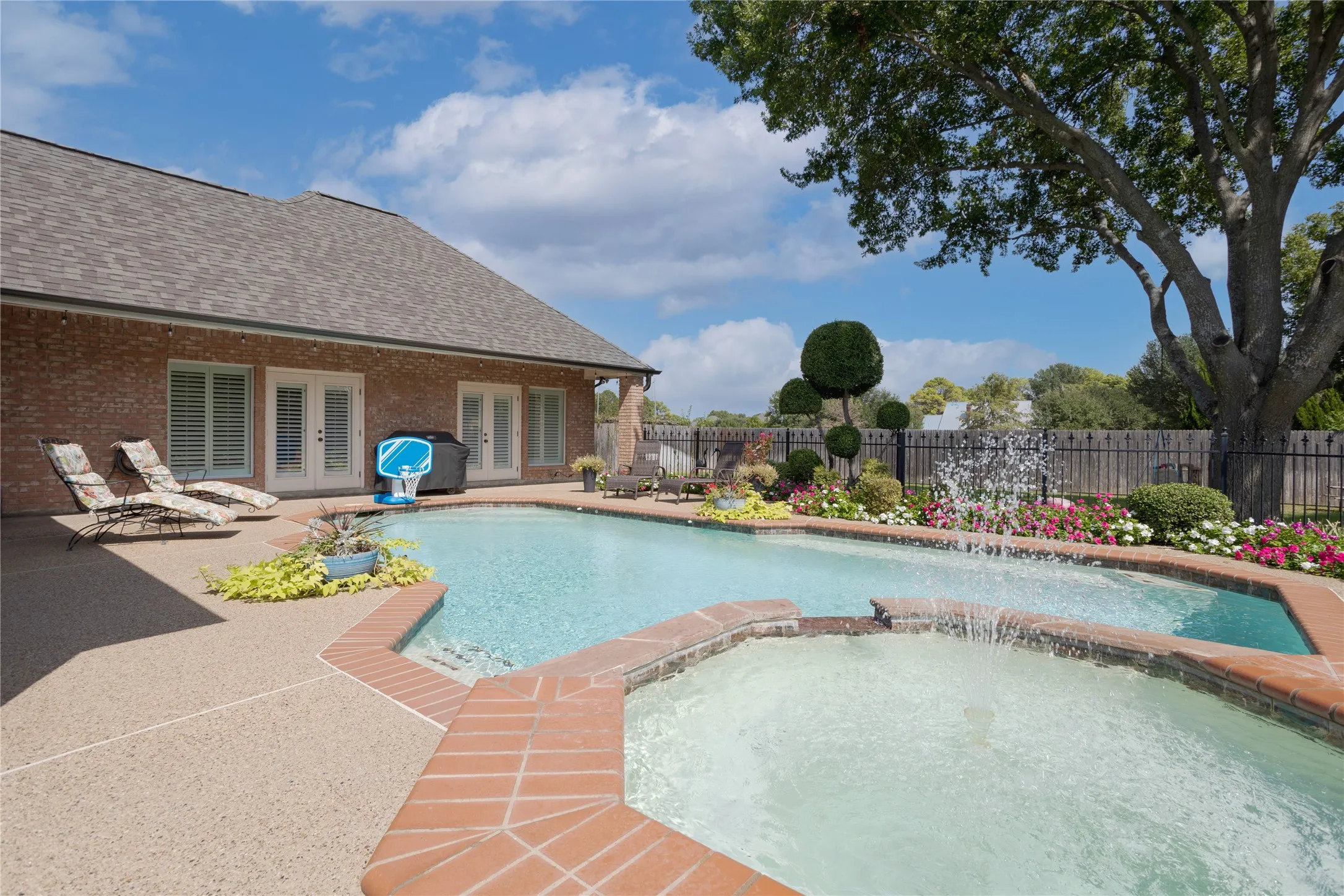 Single Family Residence For Sale in Tarrant County , 5601 Sycamore Drive, Colleyville, Texas 76034, 4 Bedroom, 3 Bathroom, 3 Garage spaces, 3,505 Sqft, built in 1991, mls#21399667, Real Estate Agent in Colleyville, Homes For Sale in Tarrant county, Homes For Sale in Colleyville, Realtor in Colleyville Texas, Real Estate Brokerage Independent Realty Texas, Luminita Cordes Realtor