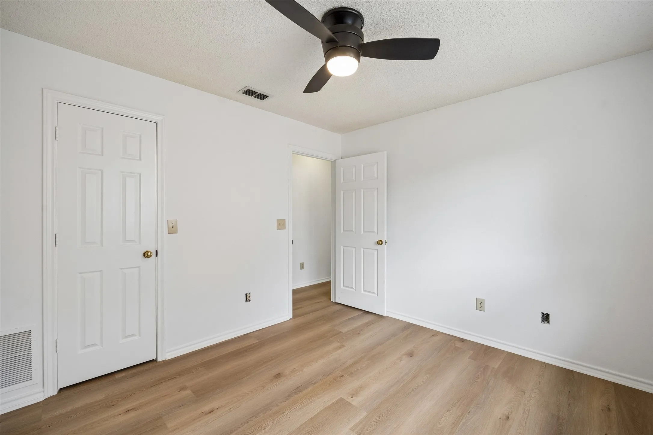Single Family Residence For Sale in Collin County , 6656 Wickliff Trail, Plano, Texas 75023, 4 Bedroom, 3 Bathroom, 2 Garage spaces, 2,243 Sqft, built in 1988, mls#21398429, Real Estate Agent in Plano, Homes For Sale in Collin county, Homes For Sale in Plano, Realtor in Plano Texas, Real Estate Brokerage Independent Realty Texas, Luminita Cordes Realtor