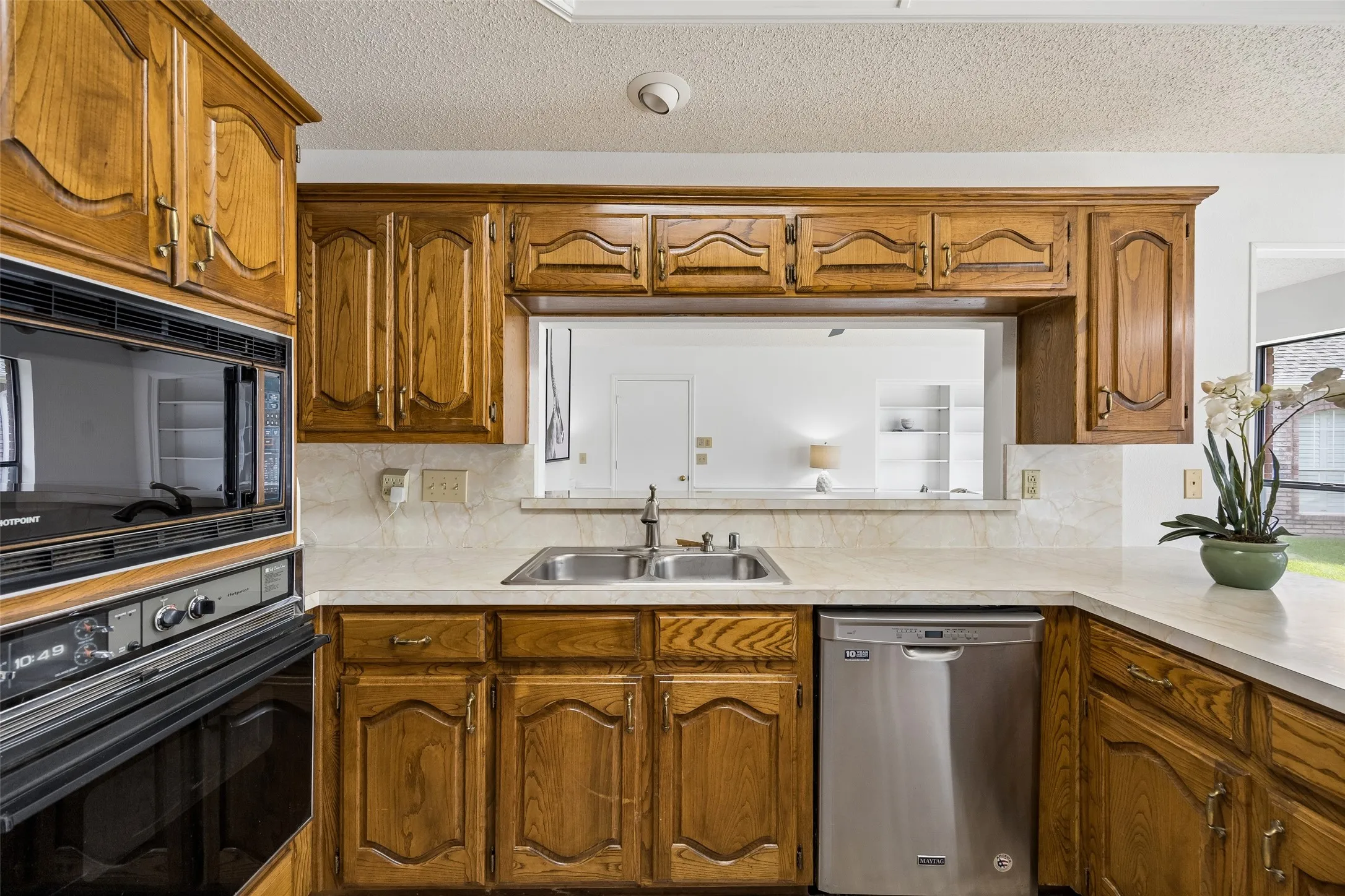 Single Family Residence For Sale in Collin County , 6656 Wickliff Trail, Plano, Texas 75023, 4 Bedroom, 3 Bathroom, 2 Garage spaces, 2,243 Sqft, built in 1988, mls#21398429, Real Estate Agent in Plano, Homes For Sale in Collin county, Homes For Sale in Plano, Realtor in Plano Texas, Real Estate Brokerage Independent Realty Texas, Luminita Cordes Realtor