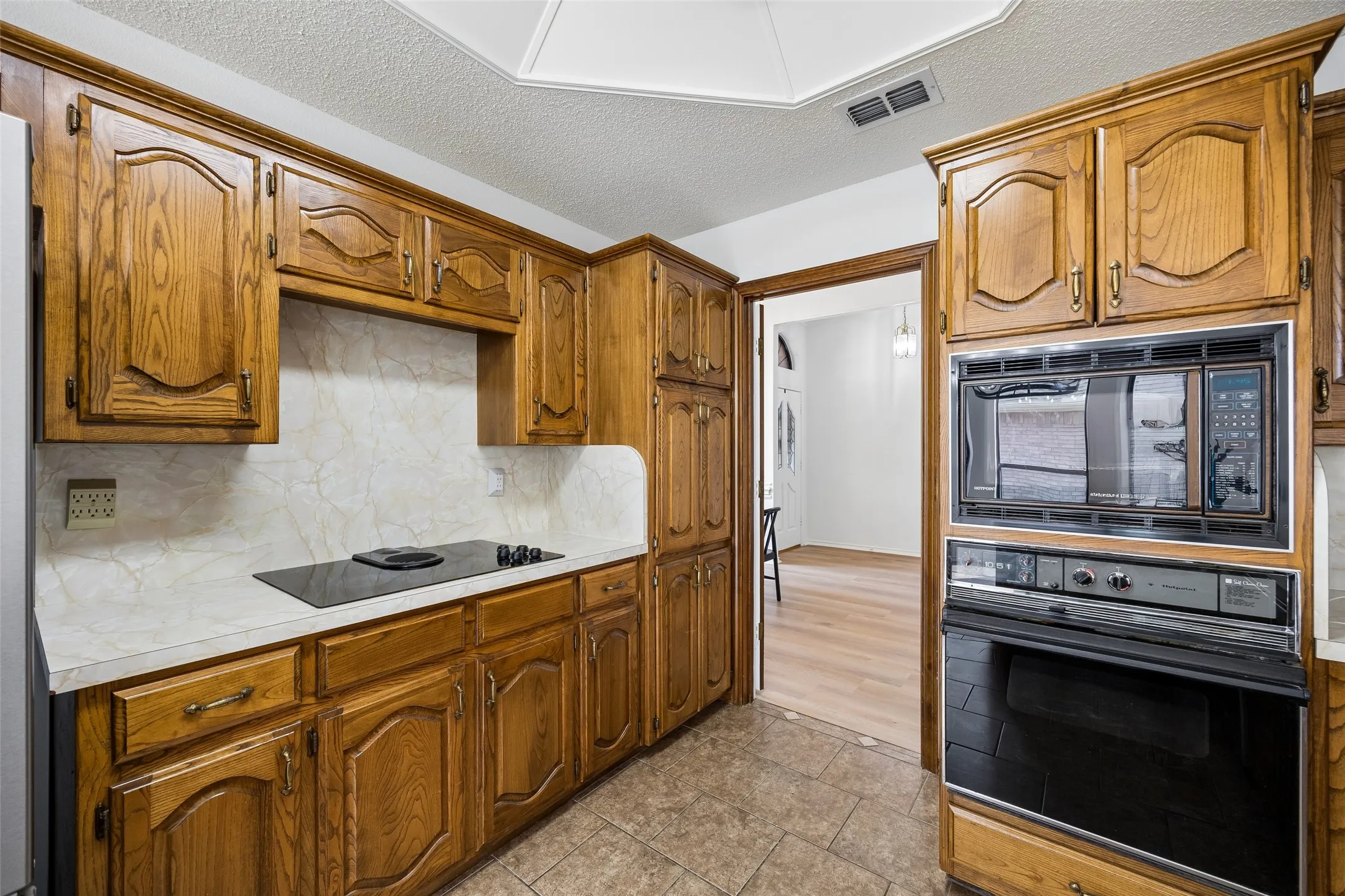 Single Family Residence For Sale in Collin County , 6656 Wickliff Trail, Plano, Texas 75023, 4 Bedroom, 3 Bathroom, 2 Garage spaces, 2,243 Sqft, built in 1988, mls#21398429, Real Estate Agent in Plano, Homes For Sale in Collin county, Homes For Sale in Plano, Realtor in Plano Texas, Real Estate Brokerage Independent Realty Texas, Luminita Cordes Realtor