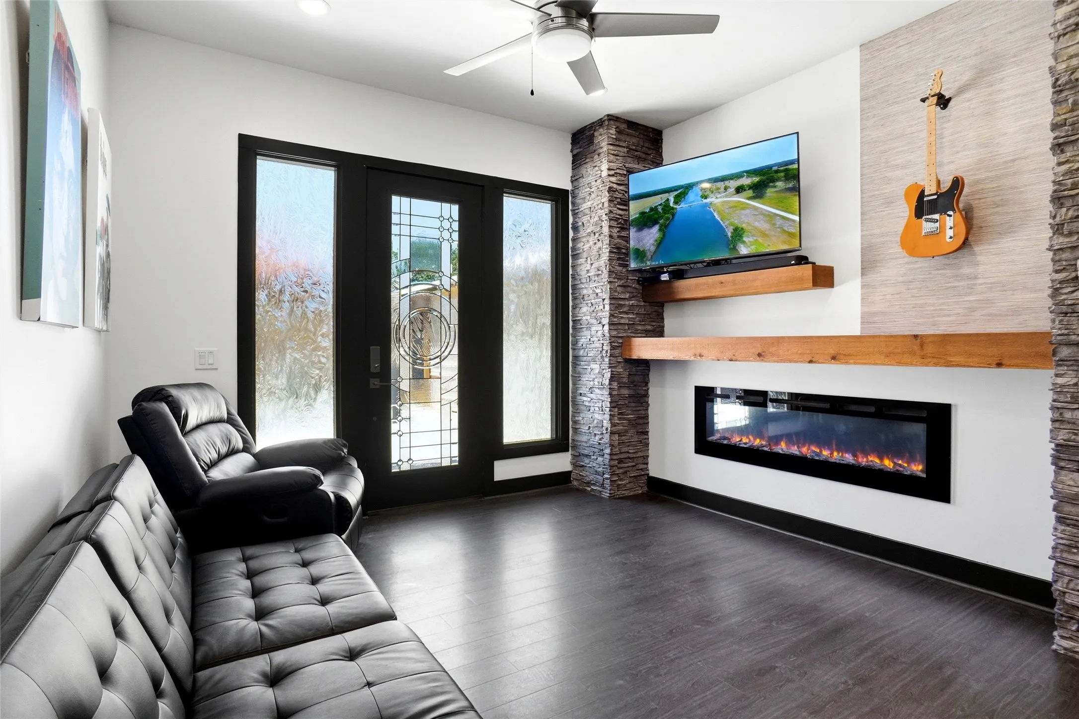 Living area in Guest Suite