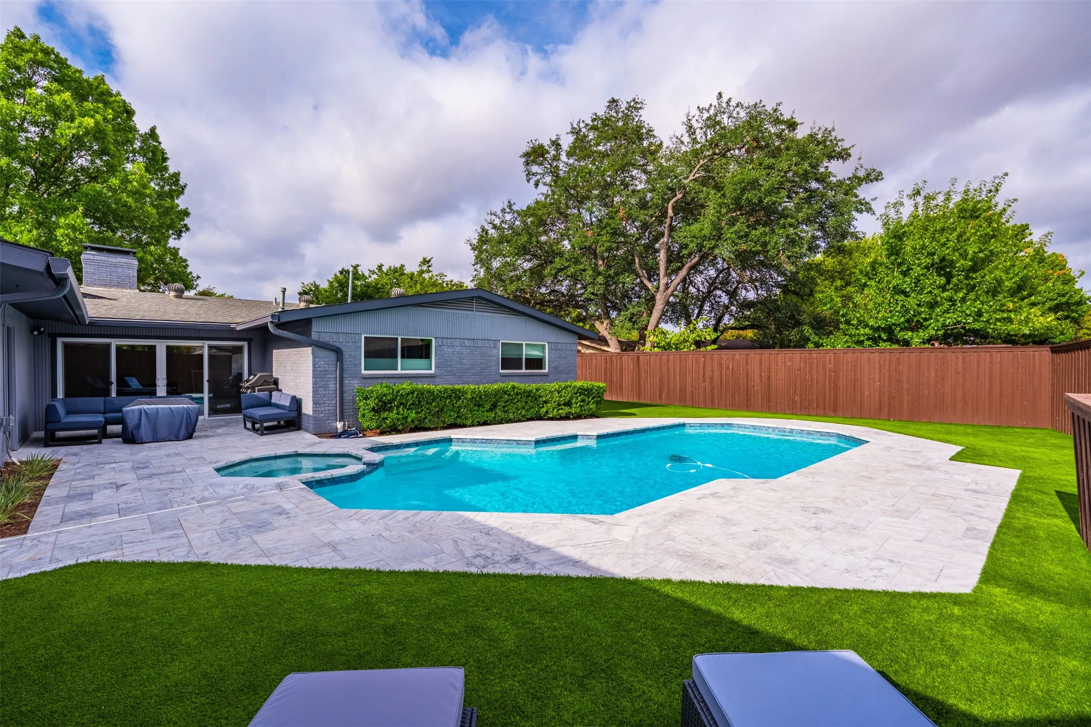 Single Family Residence For Sale in Collin County , 2914 Whitemarsh Circle, Richardson, Texas 75080, 3 Bedroom, 2 Bathroom, 2 Garage spaces, 2,346 Sqft, built in 1966, mls#21398030, Real Estate Agent in Richardson, Homes For Sale in Collin county, Homes For Sale in Richardson, Realtor in Richardson Texas, Real Estate Brokerage Independent Realty Texas, Luminita Cordes Realtor