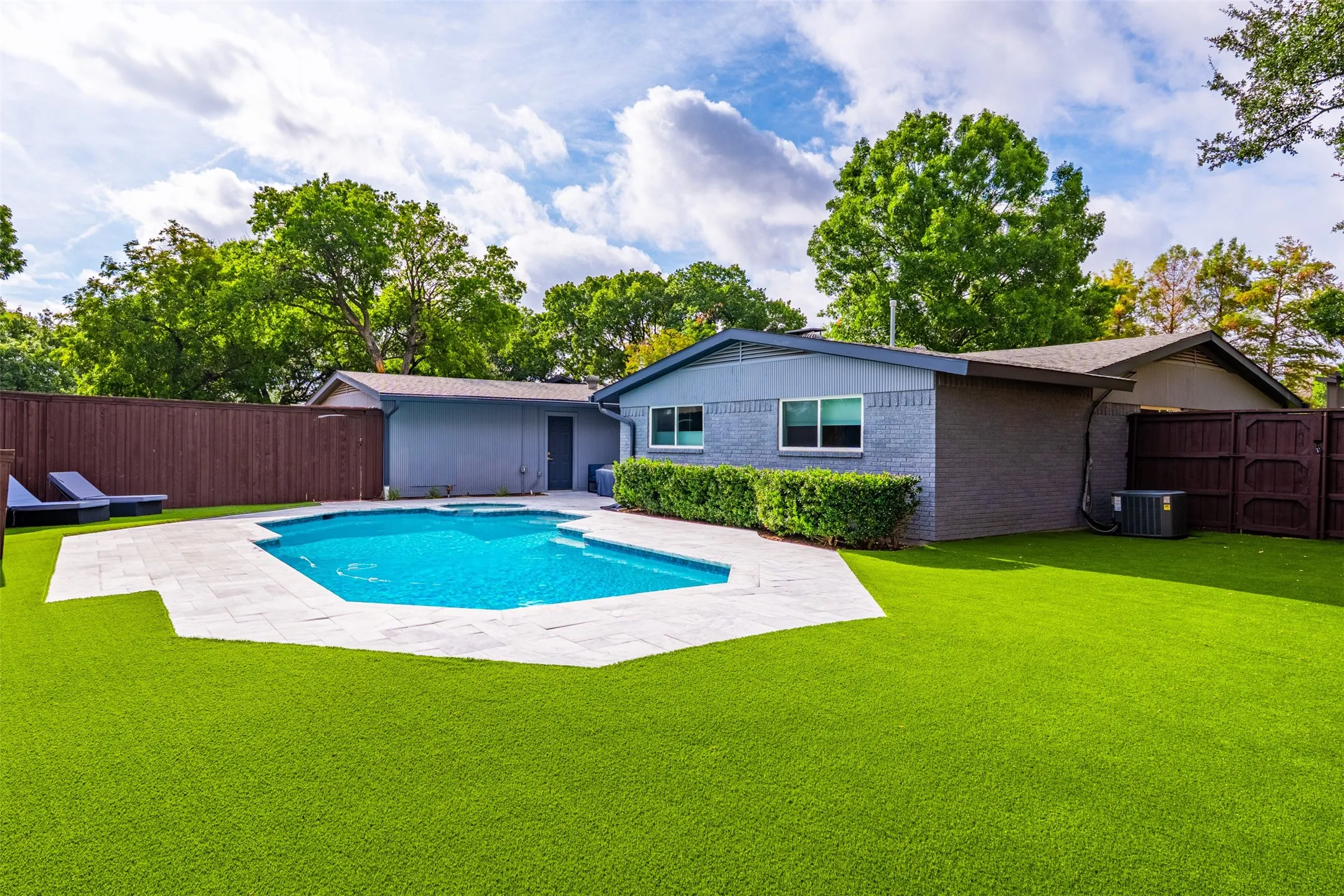 Single Family Residence For Sale in Collin County , 2914 Whitemarsh Circle, Richardson, Texas 75080, 3 Bedroom, 2 Bathroom, 2 Garage spaces, 2,346 Sqft, built in 1966, mls#21398030, Real Estate Agent in Richardson, Homes For Sale in Collin county, Homes For Sale in Richardson, Realtor in Richardson Texas, Real Estate Brokerage Independent Realty Texas, Luminita Cordes Realtor