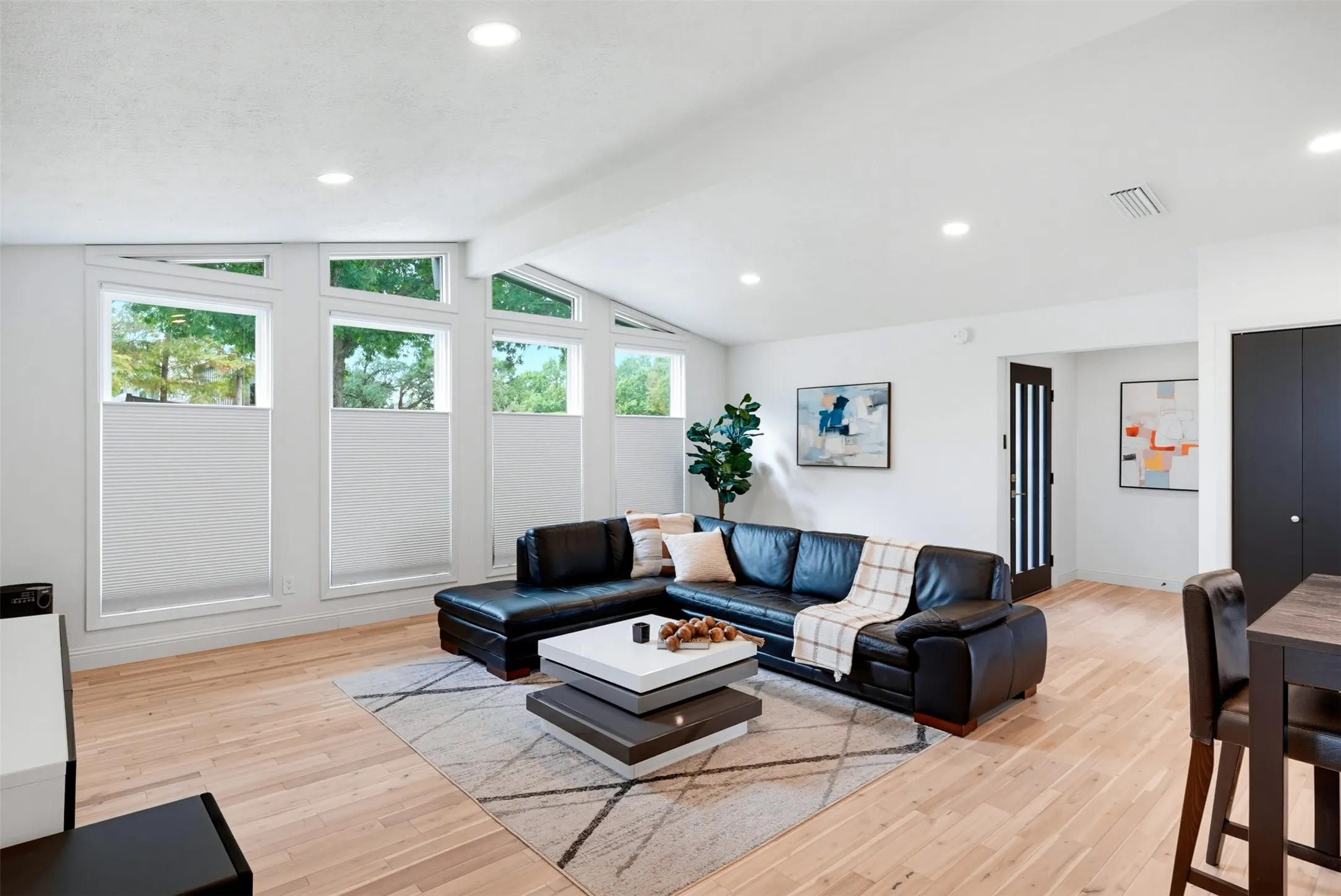 Single Family Residence For Sale in Collin County , 2914 Whitemarsh Circle, Richardson, Texas 75080, 3 Bedroom, 2 Bathroom, 2 Garage spaces, 2,346 Sqft, built in 1966, mls#21398030, Real Estate Agent in Richardson, Homes For Sale in Collin county, Homes For Sale in Richardson, Realtor in Richardson Texas, Real Estate Brokerage Independent Realty Texas, Luminita Cordes Realtor