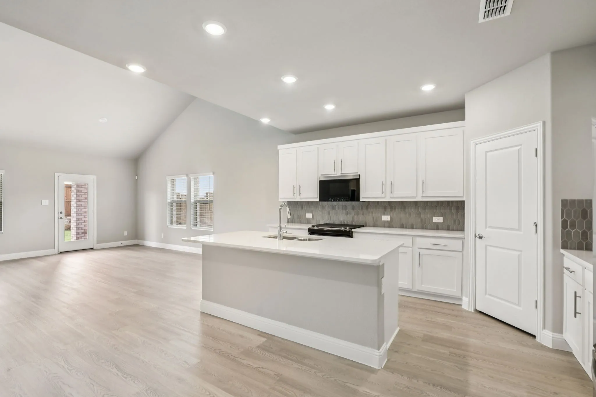  Photo is not of the actual home, but is an inspirational photo of builder’s model home and may depict options, furnishings, and/or decorator features that are not included.
