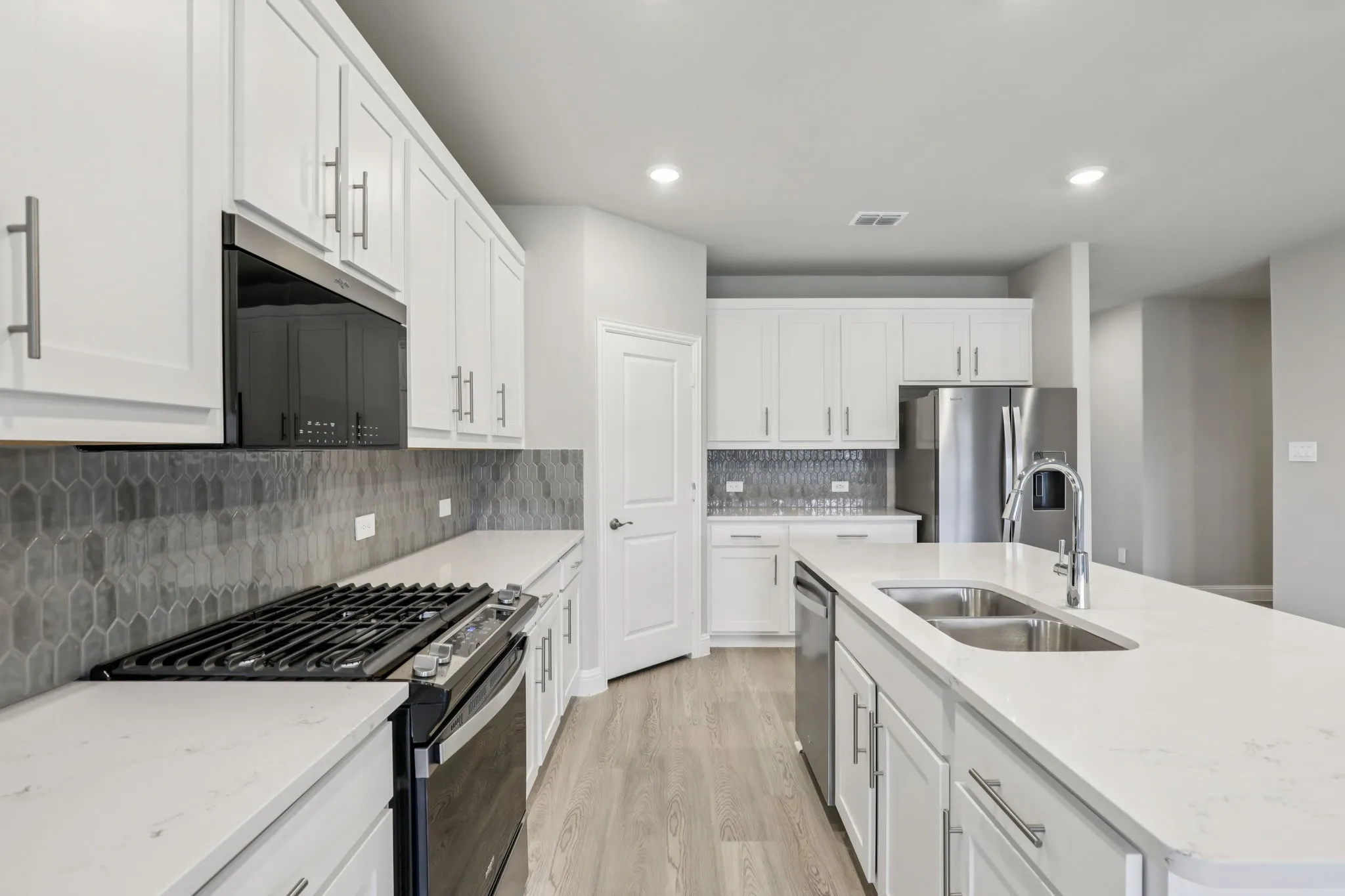  Photo is not of the actual home, but is an inspirational photo of builder’s model home and may depict options, furnishings, and/or decorator features that are not included.
