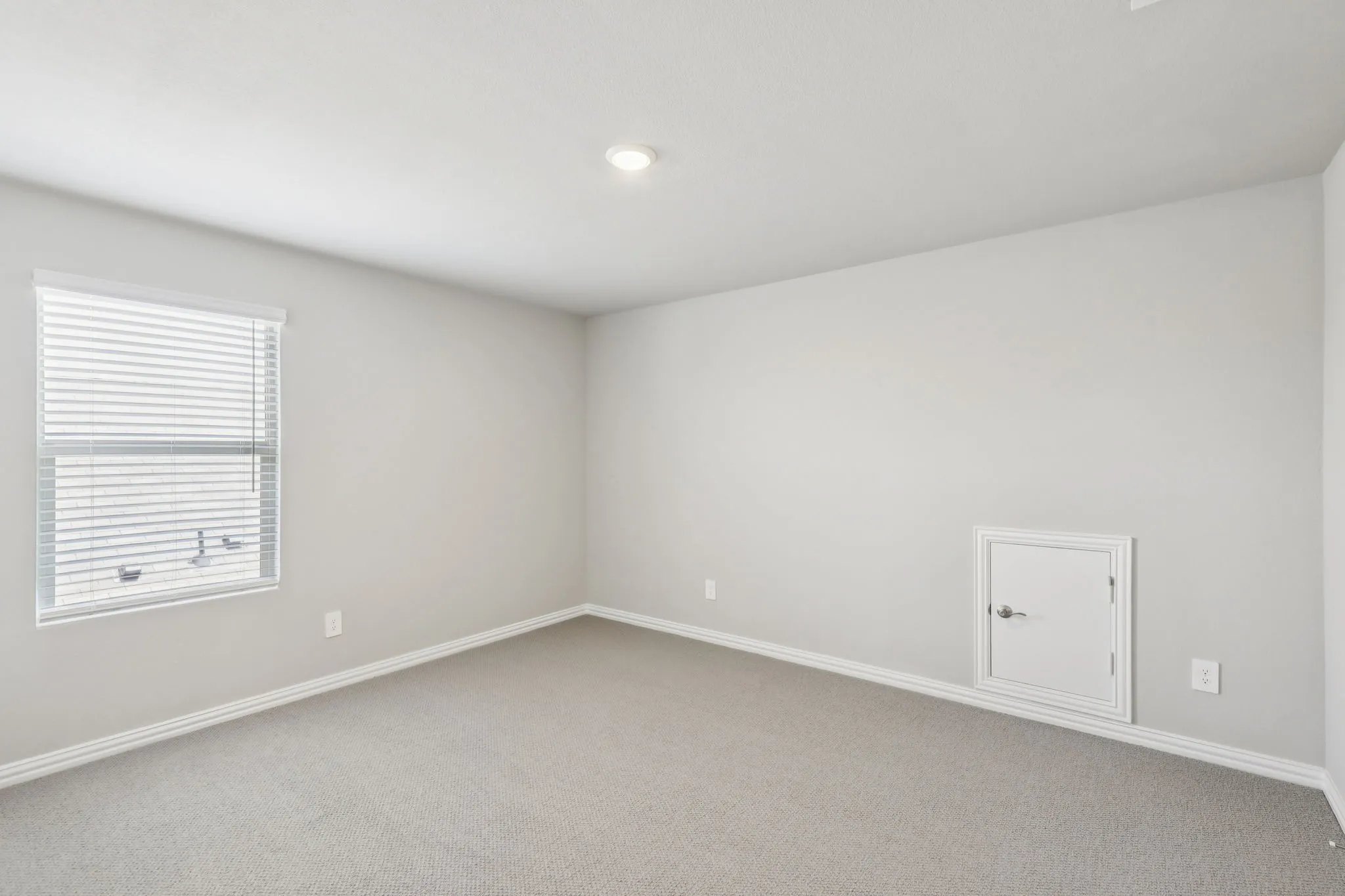  Photo is not of the actual home, but is an inspirational photo of builder’s model home and may depict options, furnishings, and/or decorator features that are not included.
