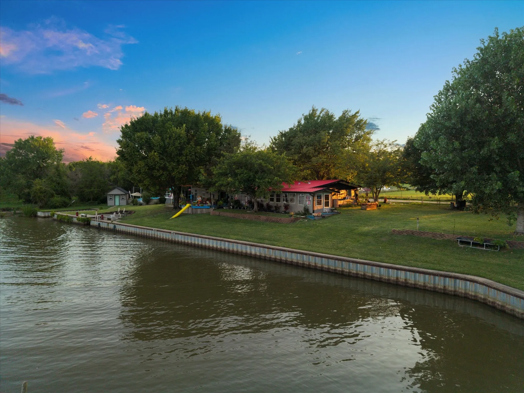 Mobile Home For Sale in Henderson County , 308 Causeway Cove, Seven Points, Texas 75143, 2 Bedroom, 2 Bathroom, Garage spaces, 1,871 Sqft, built in 0, mls#21388588, Real Estate Agent in Seven Points, Homes For Sale in Henderson county, Homes For Sale in Seven Points, Realtor in Seven Points Texas, Real Estate Brokerage Independent Realty Texas, Luminita Cordes Realtor