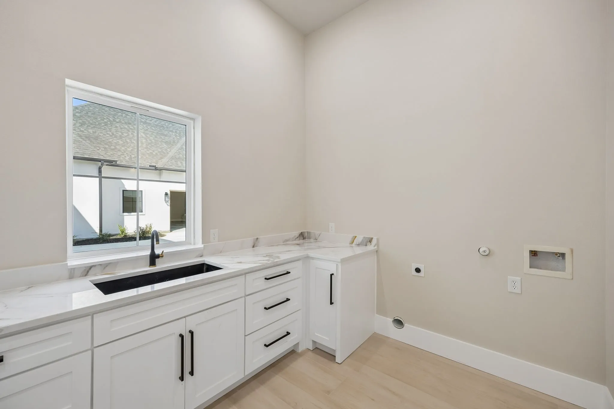 Single Family Residence For Sale in Johnson County , 304 Mint Ridge, Burleson, Texas 76028, 5 Bedroom, 6 Bathroom, 8 Garage spaces, 6,405 Sqft, built in 2026, mls#21401010, Real Estate Agent in Burleson, Homes For Sale in Johnson county, Homes For Sale in Burleson, Realtor in Burleson Texas, Real Estate Brokerage Independent Realty Texas, Luminita Cordes Realtor