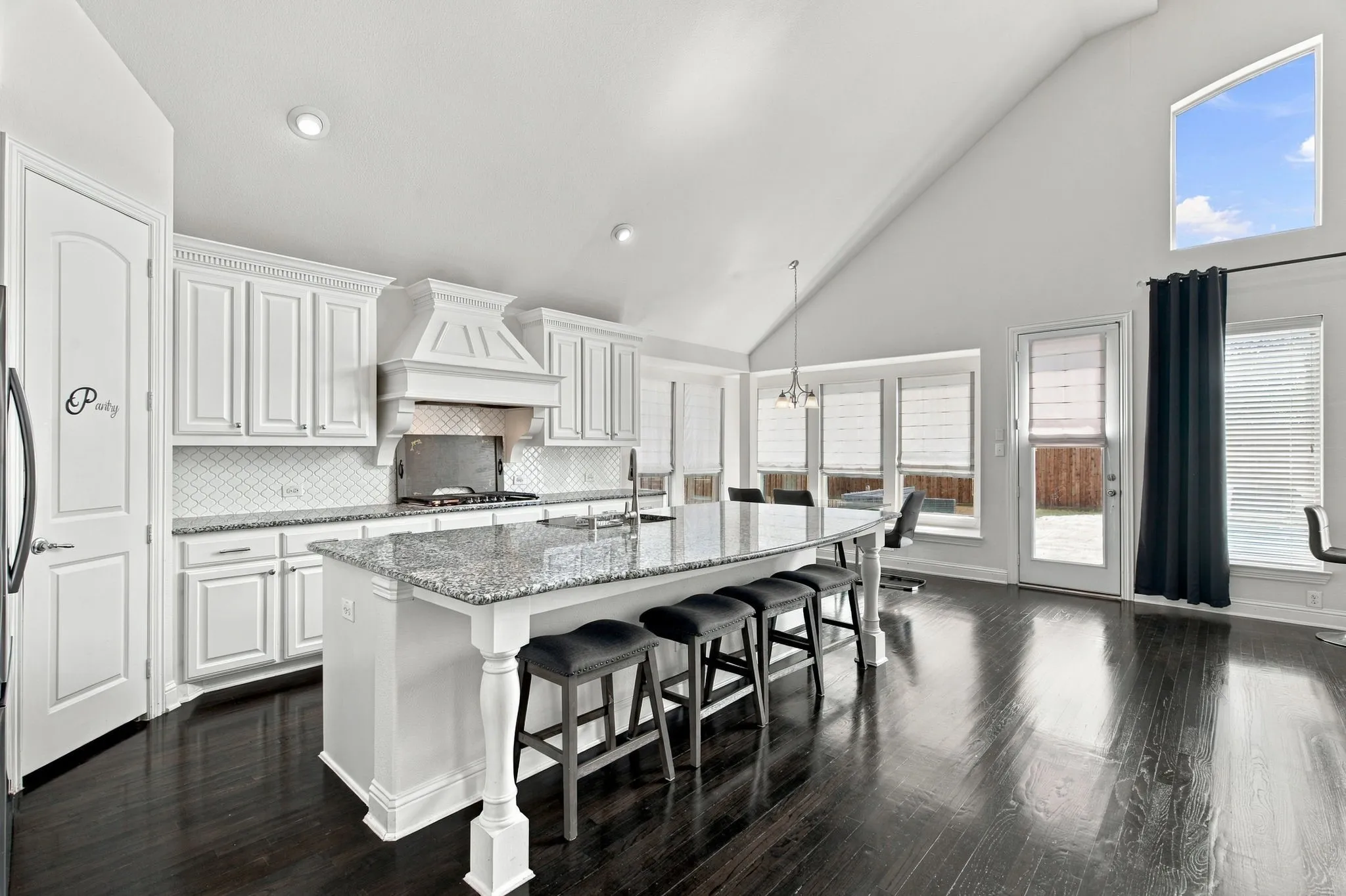 Single Family Residence For Sale in Denton County , 3604 Bankside, The Colony, Texas 75056, 5 Bedroom, 4 Bathroom, 3 Garage spaces, 4,446 Sqft, built in 2016, mls#21400789, Real Estate Agent in The Colony, Homes For Sale in Denton county, Homes For Sale in The Colony, Realtor in The Colony Texas, Real Estate Brokerage Independent Realty Texas, Luminita Cordes Realtor