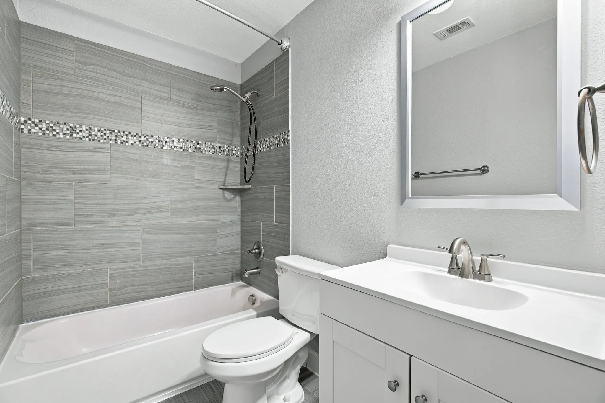 Single Family Residence For Sale in Denton County , 3604 Bankside, The Colony, Texas 75056, 5 Bedroom, 4 Bathroom, 3 Garage spaces, 4,446 Sqft, built in 2016, mls#21400789, Real Estate Agent in The Colony, Homes For Sale in Denton county, Homes For Sale in The Colony, Realtor in The Colony Texas, Real Estate Brokerage Independent Realty Texas, Luminita Cordes Realtor