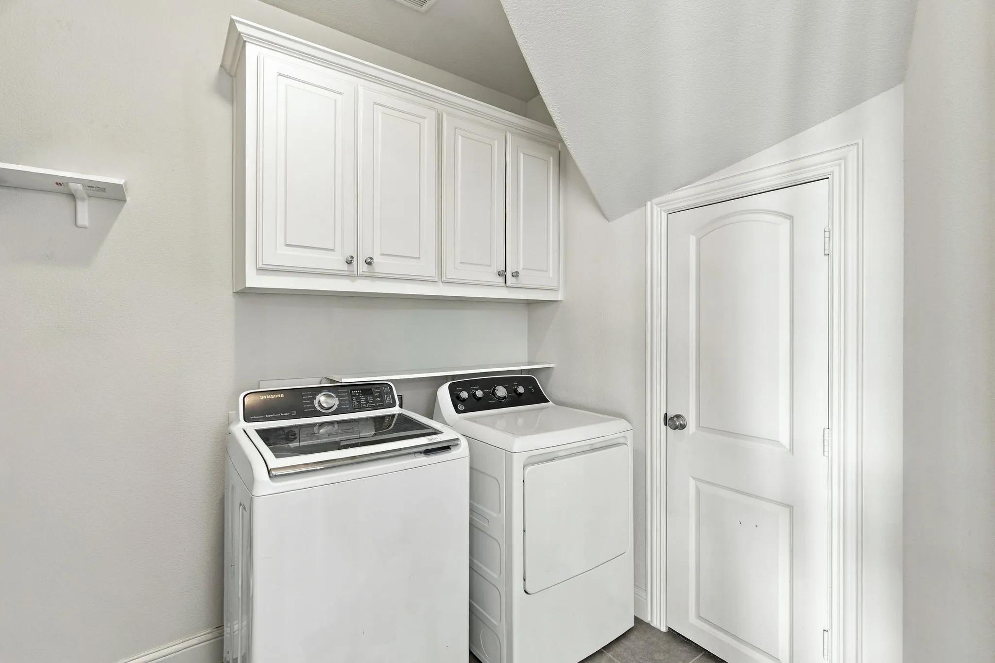 Single Family Residence For Sale in Denton County , 3604 Bankside, The Colony, Texas 75056, 5 Bedroom, 4 Bathroom, 3 Garage spaces, 4,446 Sqft, built in 2016, mls#21400789, Real Estate Agent in The Colony, Homes For Sale in Denton county, Homes For Sale in The Colony, Realtor in The Colony Texas, Real Estate Brokerage Independent Realty Texas, Luminita Cordes Realtor
