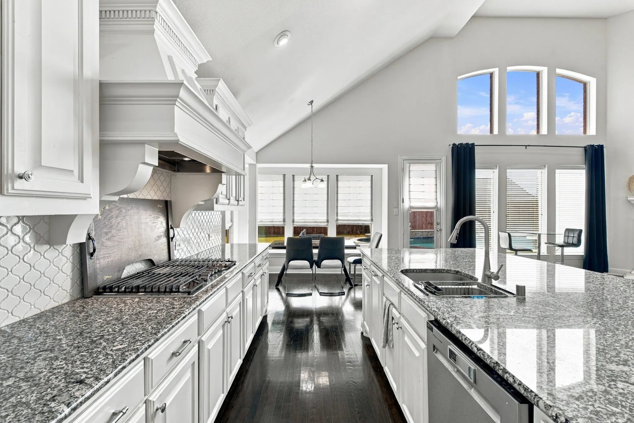 Single Family Residence For Sale in Denton County , 3604 Bankside, The Colony, Texas 75056, 5 Bedroom, 4 Bathroom, 3 Garage spaces, 4,446 Sqft, built in 2016, mls#21400789, Real Estate Agent in The Colony, Homes For Sale in Denton county, Homes For Sale in The Colony, Realtor in The Colony Texas, Real Estate Brokerage Independent Realty Texas, Luminita Cordes Realtor