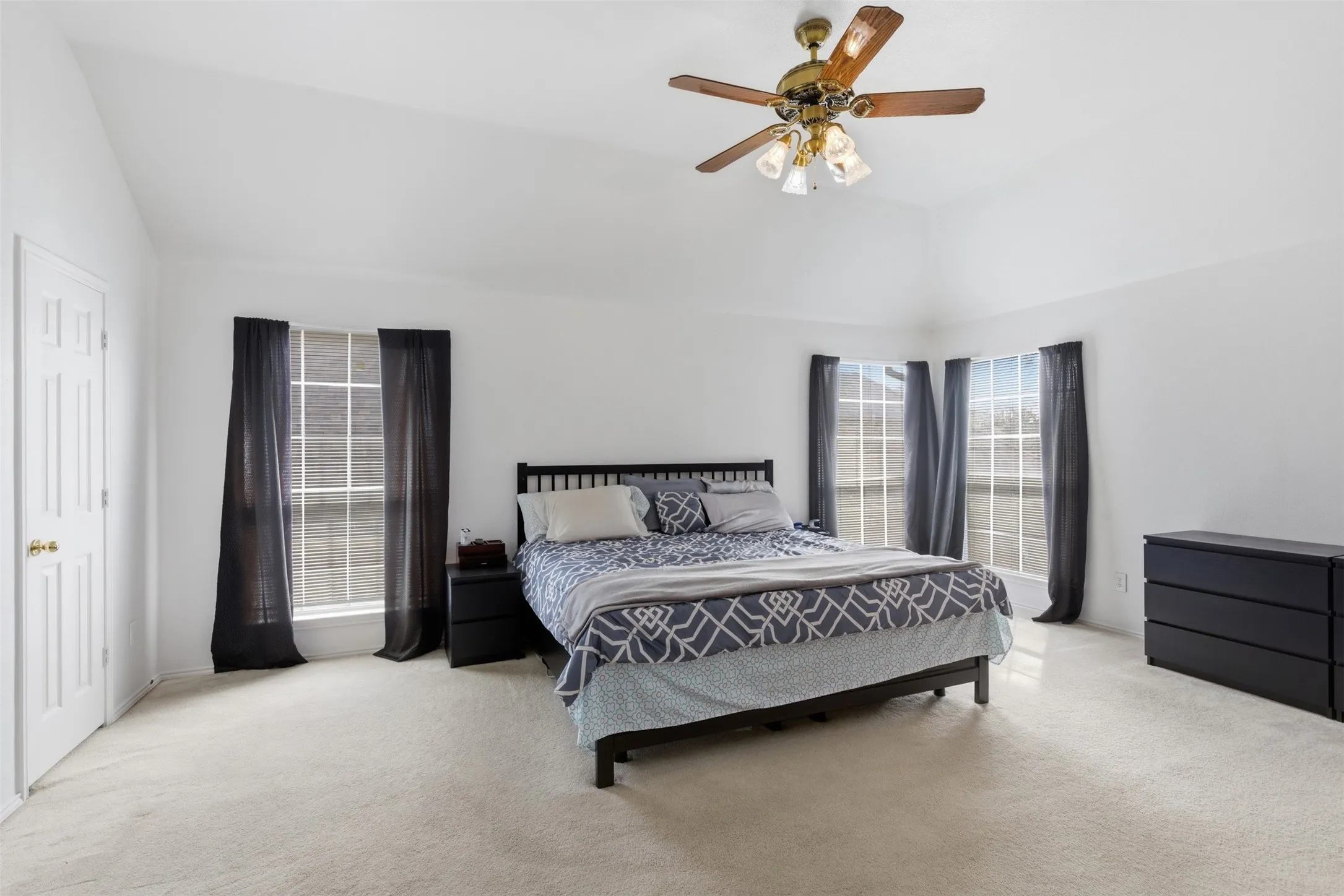 Single Family Residence For Sale in Denton County , 4521 Newport Drive, The Colony, Texas 75056, 4 Bedroom, 3 Bathroom, 2 Garage spaces, 2,831 Sqft, built in 1996, mls#21399794, Real Estate Agent in The Colony, Homes For Sale in Denton county, Homes For Sale in The Colony, Realtor in The Colony Texas, Real Estate Brokerage Independent Realty Texas, Luminita Cordes Realtor