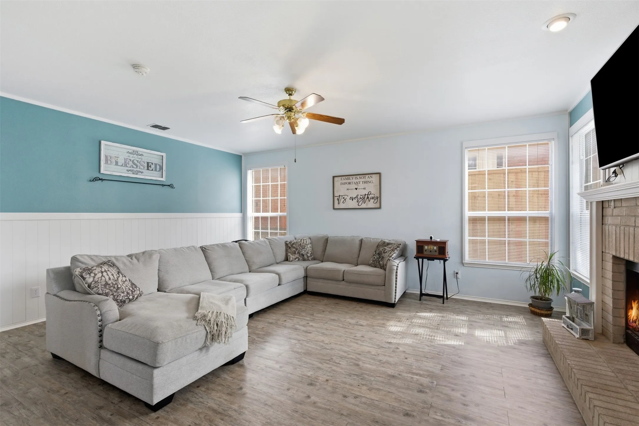 Single Family Residence For Sale in Denton County , 4521 Newport Drive, The Colony, Texas 75056, 4 Bedroom, 3 Bathroom, 2 Garage spaces, 2,831 Sqft, built in 1996, mls#21399794, Real Estate Agent in The Colony, Homes For Sale in Denton county, Homes For Sale in The Colony, Realtor in The Colony Texas, Real Estate Brokerage Independent Realty Texas, Luminita Cordes Realtor