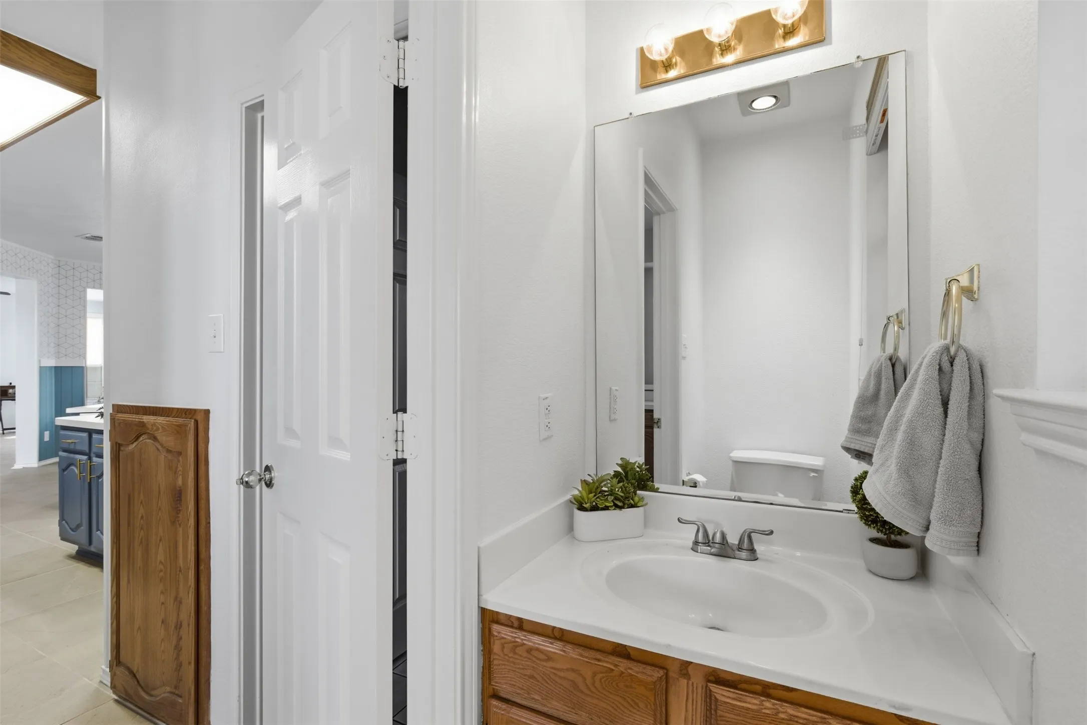 Single Family Residence For Sale in Denton County , 4521 Newport Drive, The Colony, Texas 75056, 4 Bedroom, 3 Bathroom, 2 Garage spaces, 2,831 Sqft, built in 1996, mls#21399794, Real Estate Agent in The Colony, Homes For Sale in Denton county, Homes For Sale in The Colony, Realtor in The Colony Texas, Real Estate Brokerage Independent Realty Texas, Luminita Cordes Realtor