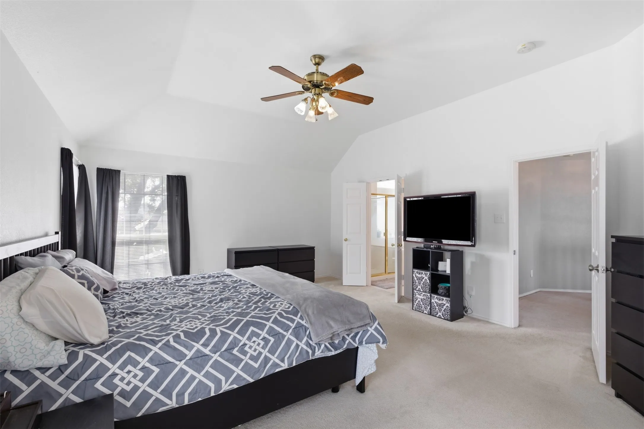 Single Family Residence For Sale in Denton County , 4521 Newport Drive, The Colony, Texas 75056, 4 Bedroom, 3 Bathroom, 2 Garage spaces, 2,831 Sqft, built in 1996, mls#21399794, Real Estate Agent in The Colony, Homes For Sale in Denton county, Homes For Sale in The Colony, Realtor in The Colony Texas, Real Estate Brokerage Independent Realty Texas, Luminita Cordes Realtor