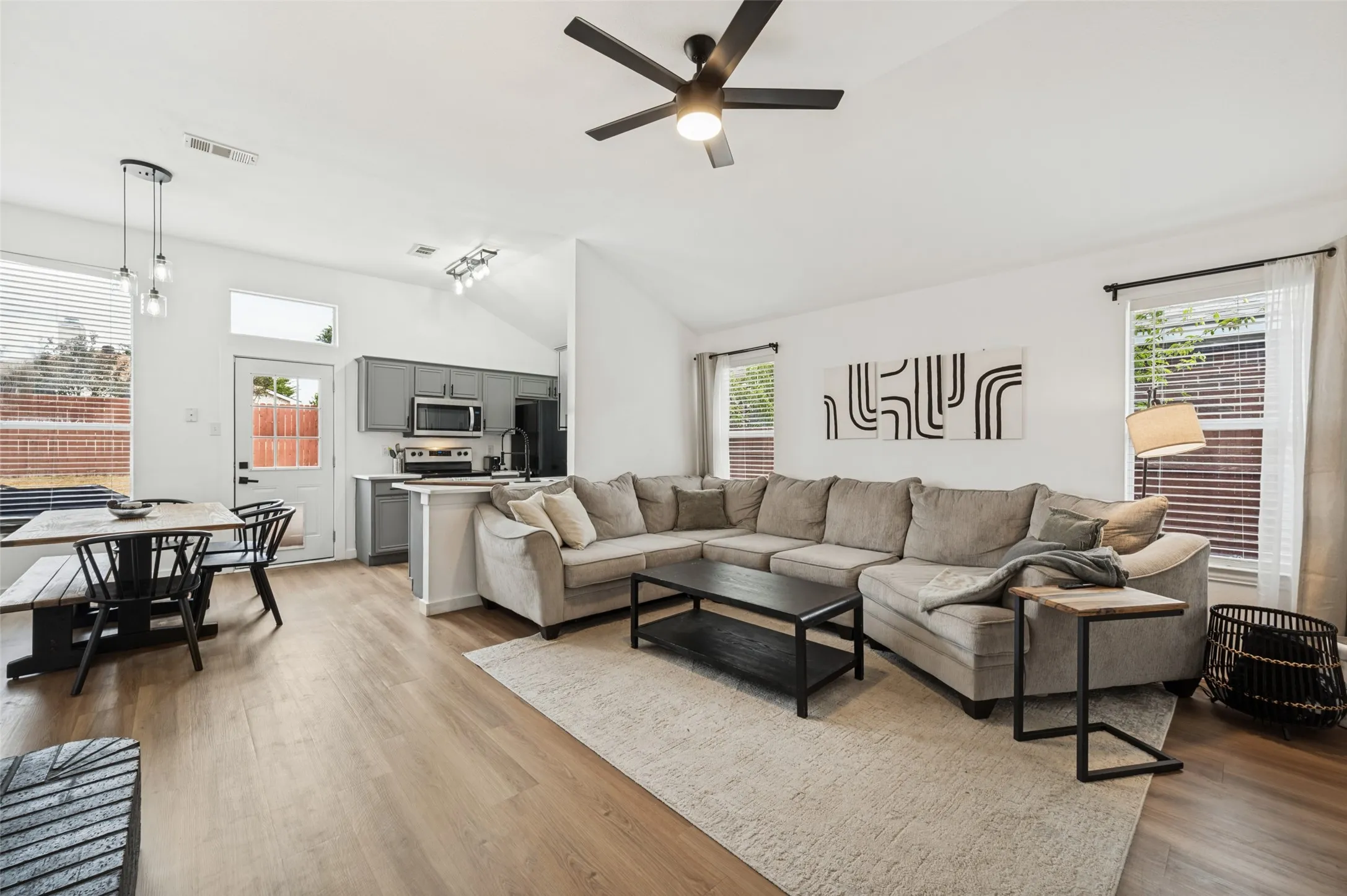 Single Family Residence For Sale in Denton County , 1063 Port Sullivan Drive, Little Elm, Texas 75068, 3 Bedroom, 2 Bathroom, 3 Garage spaces, 1,364 Sqft, built in 2002, mls#21398488, Real Estate Agent in Little Elm, Homes For Sale in Denton county, Homes For Sale in Little Elm, Realtor in Little Elm Texas, Real Estate Brokerage Independent Realty Texas, Luminita Cordes Realtor