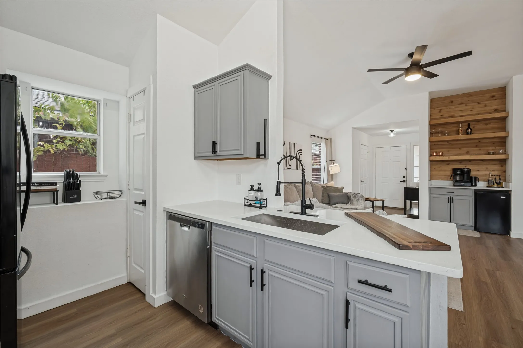 Single Family Residence For Sale in Denton County , 1063 Port Sullivan Drive, Little Elm, Texas 75068, 3 Bedroom, 2 Bathroom, 3 Garage spaces, 1,364 Sqft, built in 2002, mls#21398488, Real Estate Agent in Little Elm, Homes For Sale in Denton county, Homes For Sale in Little Elm, Realtor in Little Elm Texas, Real Estate Brokerage Independent Realty Texas, Luminita Cordes Realtor