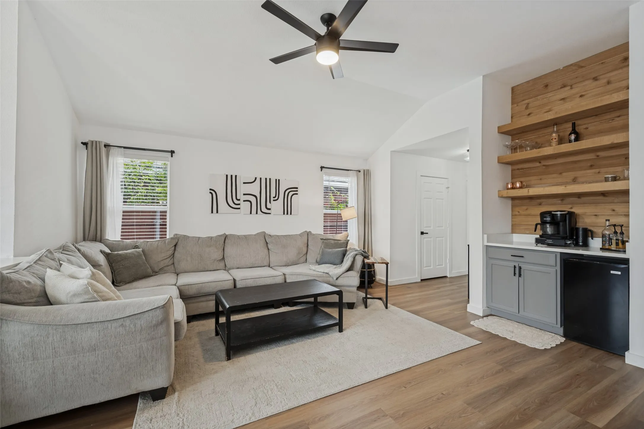 Single Family Residence For Sale in Denton County , 1063 Port Sullivan Drive, Little Elm, Texas 75068, 3 Bedroom, 2 Bathroom, 3 Garage spaces, 1,364 Sqft, built in 2002, mls#21398488, Real Estate Agent in Little Elm, Homes For Sale in Denton county, Homes For Sale in Little Elm, Realtor in Little Elm Texas, Real Estate Brokerage Independent Realty Texas, Luminita Cordes Realtor
