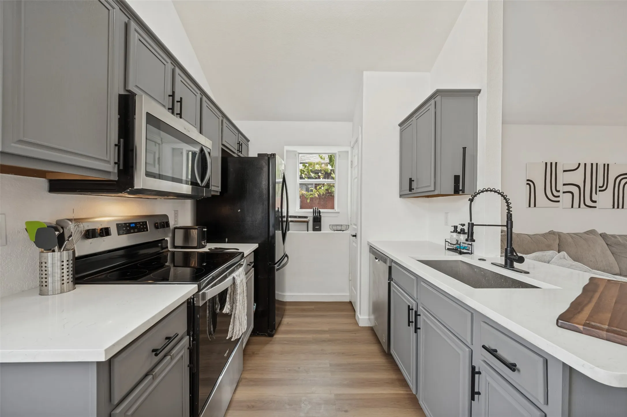Single Family Residence For Sale in Denton County , 1063 Port Sullivan Drive, Little Elm, Texas 75068, 3 Bedroom, 2 Bathroom, 3 Garage spaces, 1,364 Sqft, built in 2002, mls#21398488, Real Estate Agent in Little Elm, Homes For Sale in Denton county, Homes For Sale in Little Elm, Realtor in Little Elm Texas, Real Estate Brokerage Independent Realty Texas, Luminita Cordes Realtor