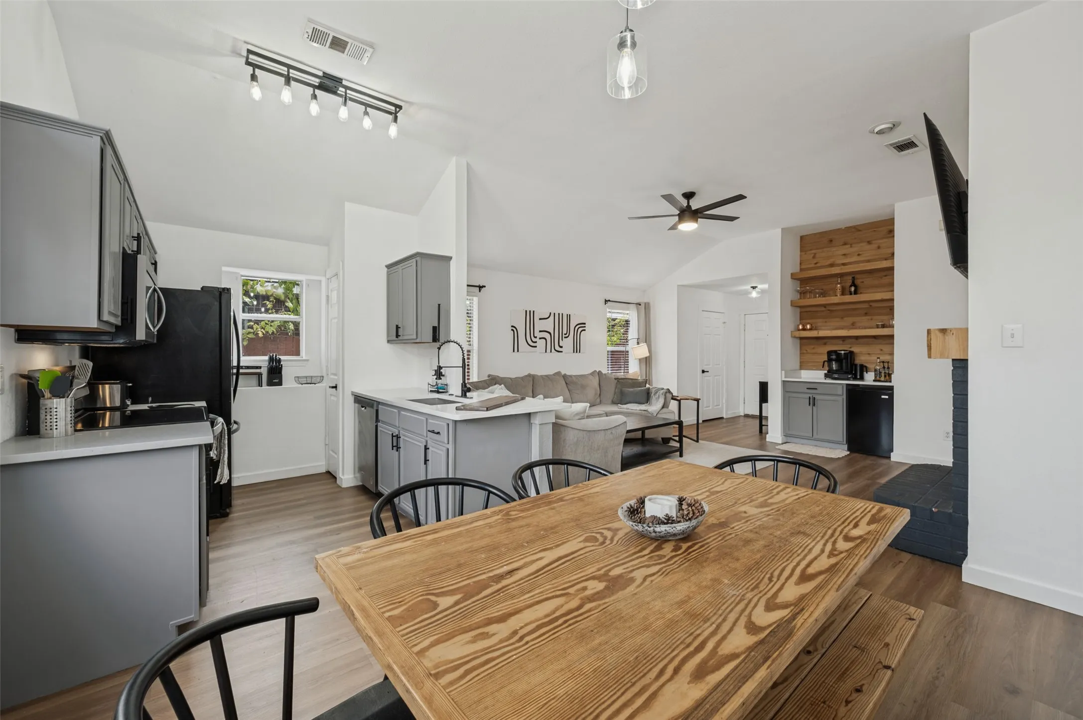 Single Family Residence For Sale in Denton County , 1063 Port Sullivan Drive, Little Elm, Texas 75068, 3 Bedroom, 2 Bathroom, 3 Garage spaces, 1,364 Sqft, built in 2002, mls#21398488, Real Estate Agent in Little Elm, Homes For Sale in Denton county, Homes For Sale in Little Elm, Realtor in Little Elm Texas, Real Estate Brokerage Independent Realty Texas, Luminita Cordes Realtor