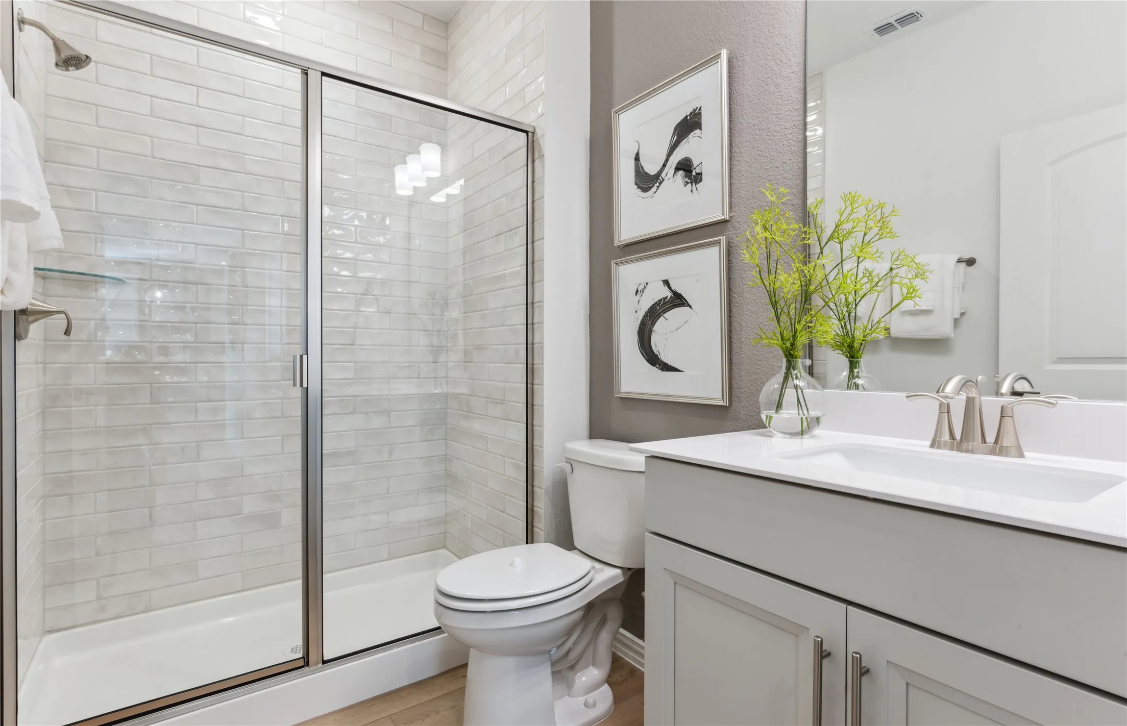 *Model Representation - Spacious secondary bathroom