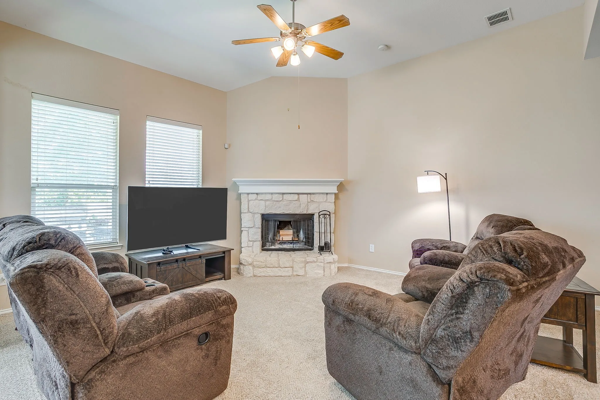 Single Family Residence For Sale in Tarrant County , 3601 Hudgins Ranch Road, Fort Worth, Texas 76262, 4 Bedroom, 3 Bathroom, 2 Garage spaces, 2,536 Sqft, built in 2008, mls#21397713, Real Estate Agent in Fort Worth, Homes For Sale in Tarrant county, Homes For Sale in Fort Worth, Realtor in Fort Worth Texas, Real Estate Brokerage Independent Realty Texas, Luminita Cordes Realtor