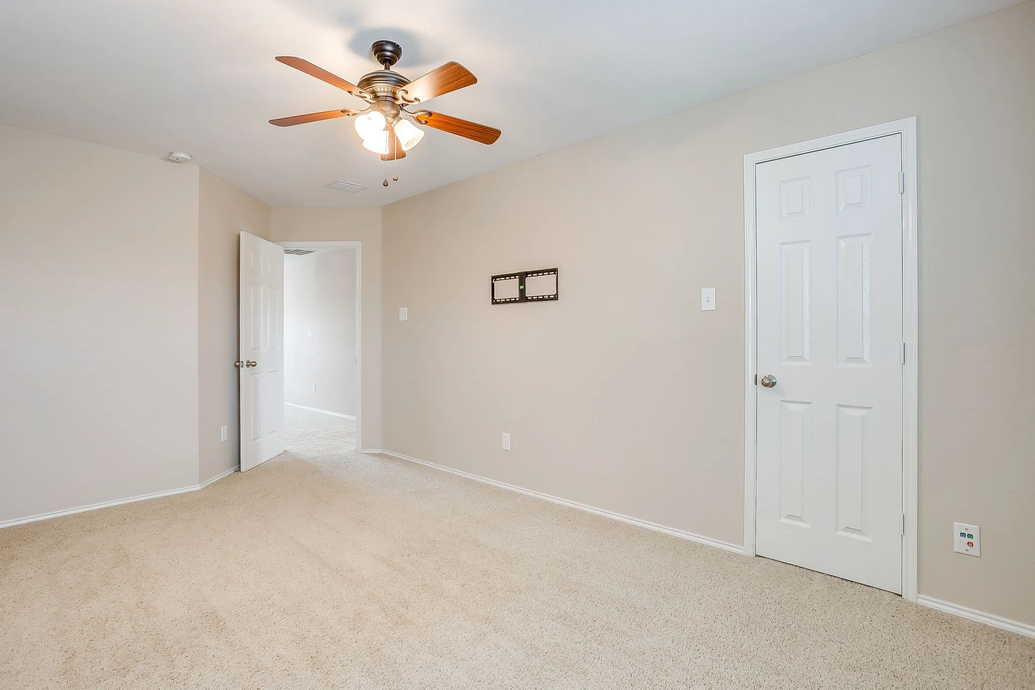 Single Family Residence For Sale in Tarrant County , 3601 Hudgins Ranch Road, Fort Worth, Texas 76262, 4 Bedroom, 3 Bathroom, 2 Garage spaces, 2,536 Sqft, built in 2008, mls#21397713, Real Estate Agent in Fort Worth, Homes For Sale in Tarrant county, Homes For Sale in Fort Worth, Realtor in Fort Worth Texas, Real Estate Brokerage Independent Realty Texas, Luminita Cordes Realtor