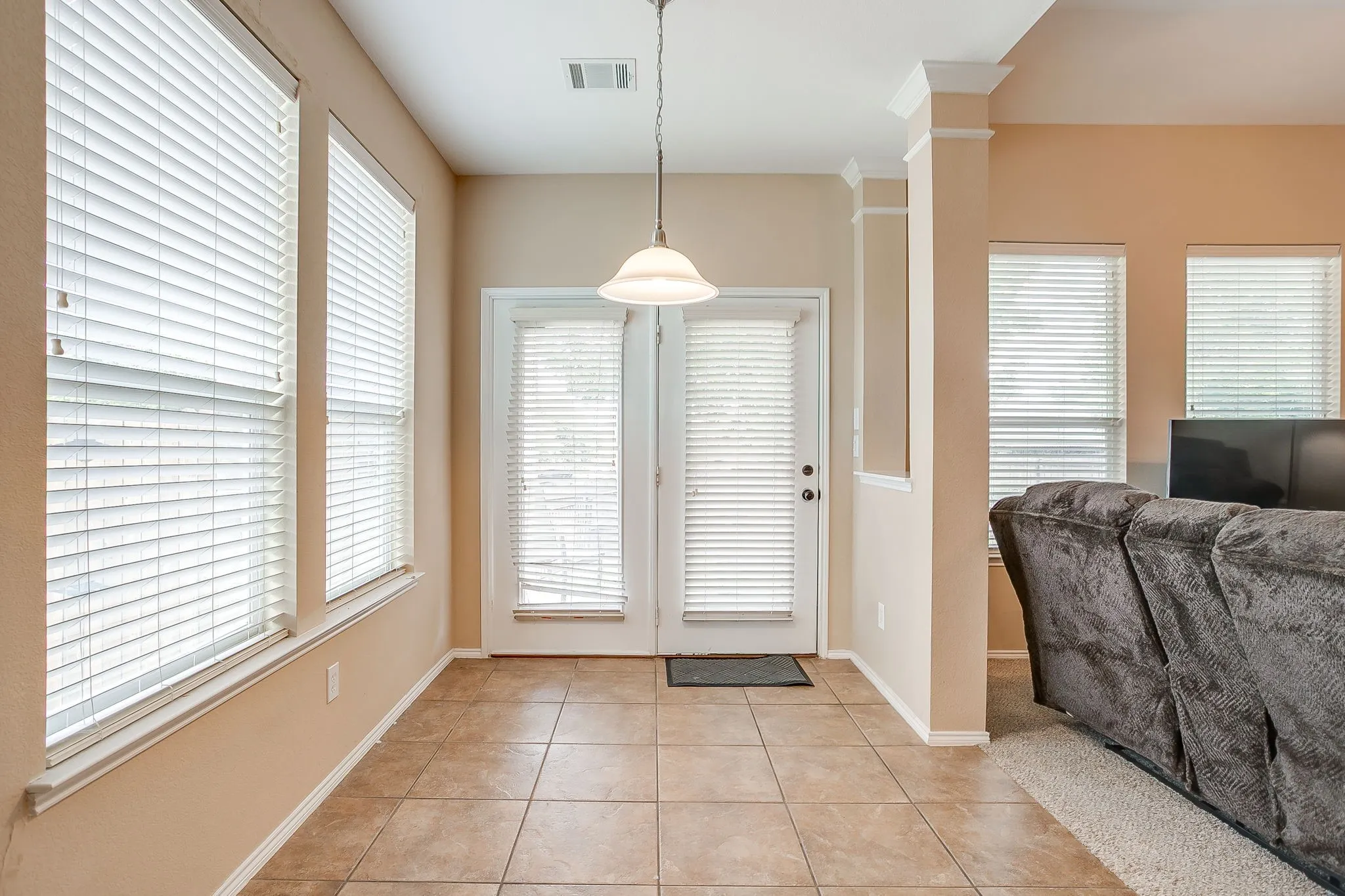 Single Family Residence For Sale in Tarrant County , 3601 Hudgins Ranch Road, Fort Worth, Texas 76262, 4 Bedroom, 3 Bathroom, 2 Garage spaces, 2,536 Sqft, built in 2008, mls#21397713, Real Estate Agent in Fort Worth, Homes For Sale in Tarrant county, Homes For Sale in Fort Worth, Realtor in Fort Worth Texas, Real Estate Brokerage Independent Realty Texas, Luminita Cordes Realtor