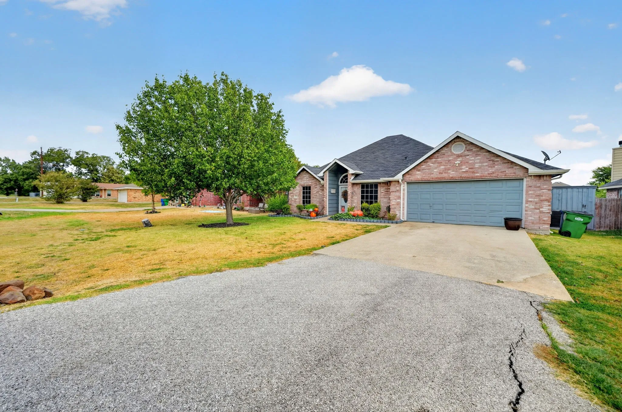 Single Family Residence For Sale in Rockwall County , 408 Er Ellis, Fate, Texas 75087, 3 Bedroom, 2 Bathroom, 2 Garage spaces, 1,278 Sqft, built in 1998, mls#21400831, Real Estate Agent in Fate, Homes For Sale in Rockwall county, Homes For Sale in Fate, Realtor in Fate Texas, Real Estate Brokerage Independent Realty Texas, Luminita Cordes Realtor